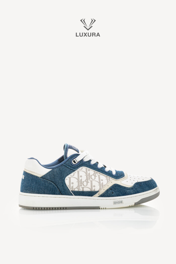 <span style="font-size: 10px;letter-spacing: .15em">BEST DEAL</span><br>            <strong>CHRISTIAN DIOR</strong><br>            <div style="margin-top:10px;font-size:16px">B27 Uptown Low-Top Sneakers White Smooth Calfskin Blue 45</div><br>