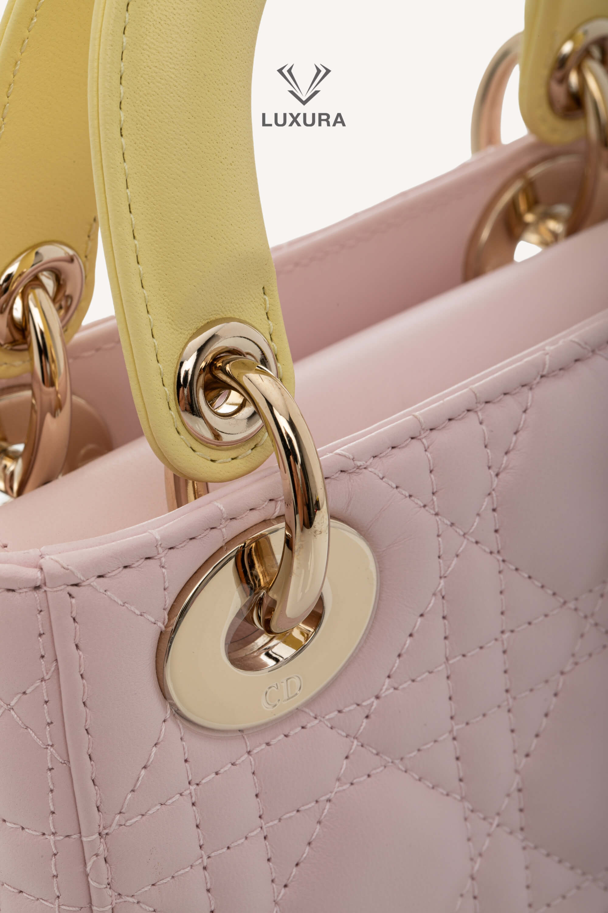 <span style="font-size: 10px;letter-spacing: .15em">NEW COLLECTION</span><br> <strong>DIOR</strong><br> <div style="margin-top:10px;font-size:16px">Lady Dior Mini Bag with Chain Lambskin Leather with Cannage Patern in Soft Pink Mimosa and White</div><br> - Image 23