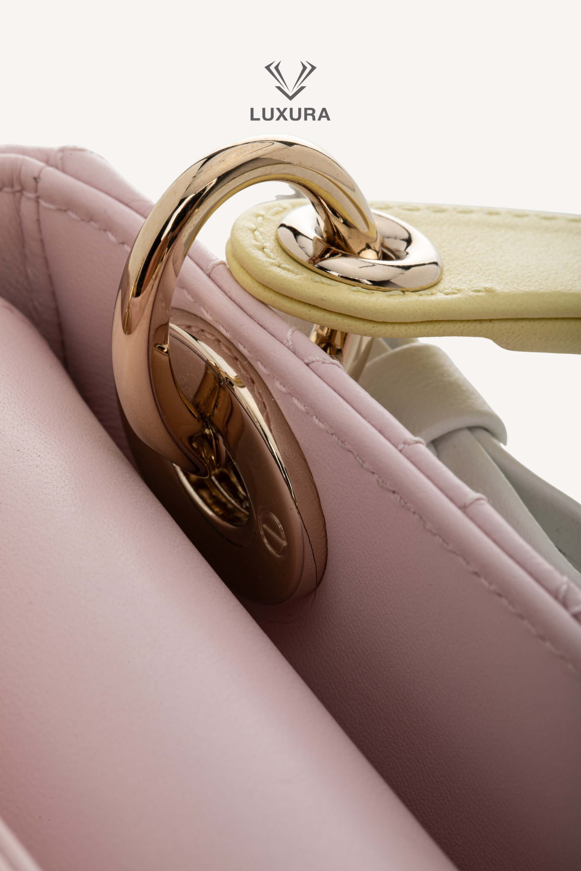 <span style="font-size: 10px;letter-spacing: .15em">NEW COLLECTION</span><br> <strong>DIOR</strong><br> <div style="margin-top:10px;font-size:16px">Lady Dior Mini Bag with Chain Lambskin Leather with Cannage Patern in Soft Pink Mimosa and White</div><br> - Image 22