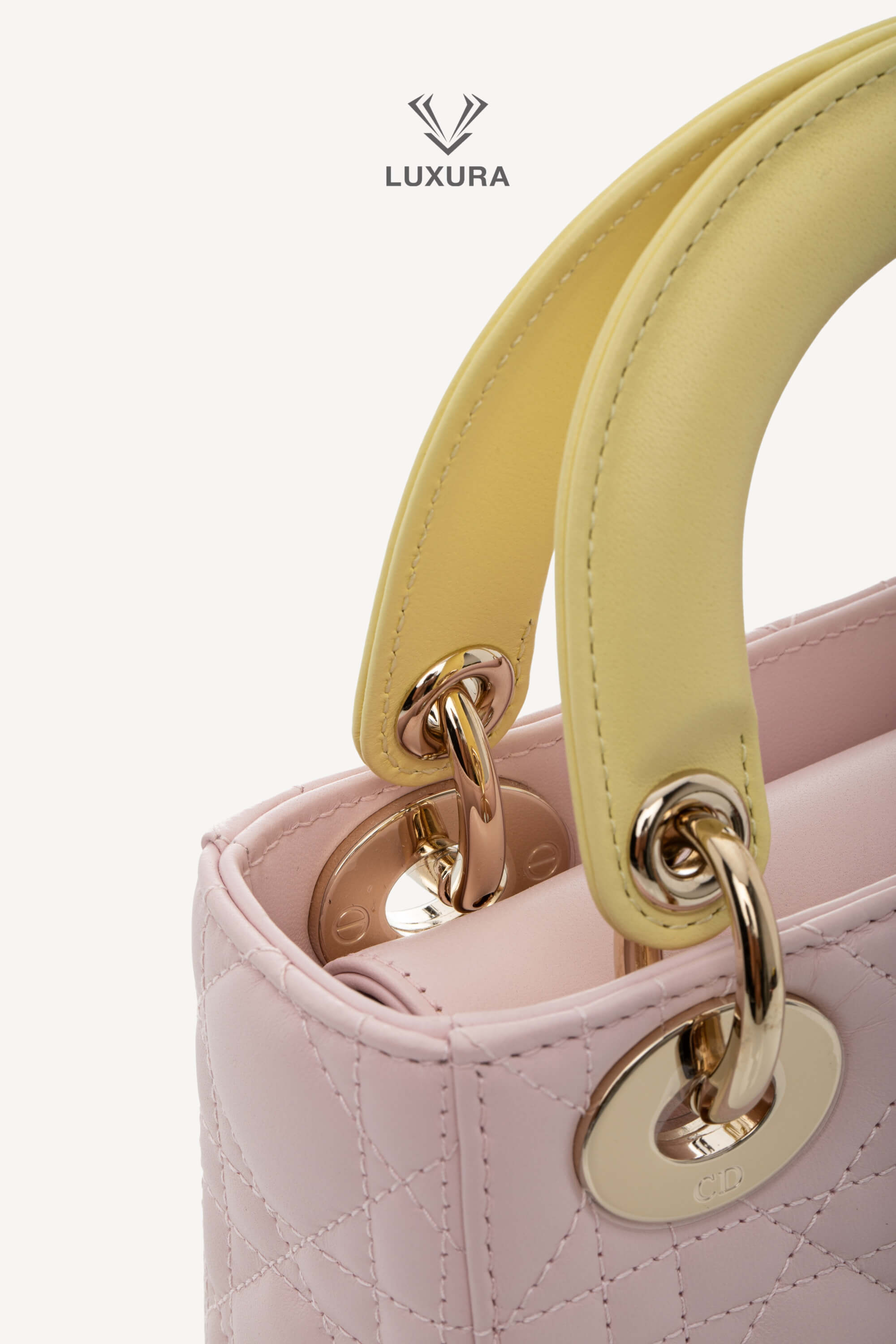 <span style="font-size: 10px;letter-spacing: .15em">NEW COLLECTION</span><br> <strong>DIOR</strong><br> <div style="margin-top:10px;font-size:16px">Lady Dior Mini Bag with Chain Lambskin Leather with Cannage Patern in Soft Pink Mimosa and White</div><br> - Image 17