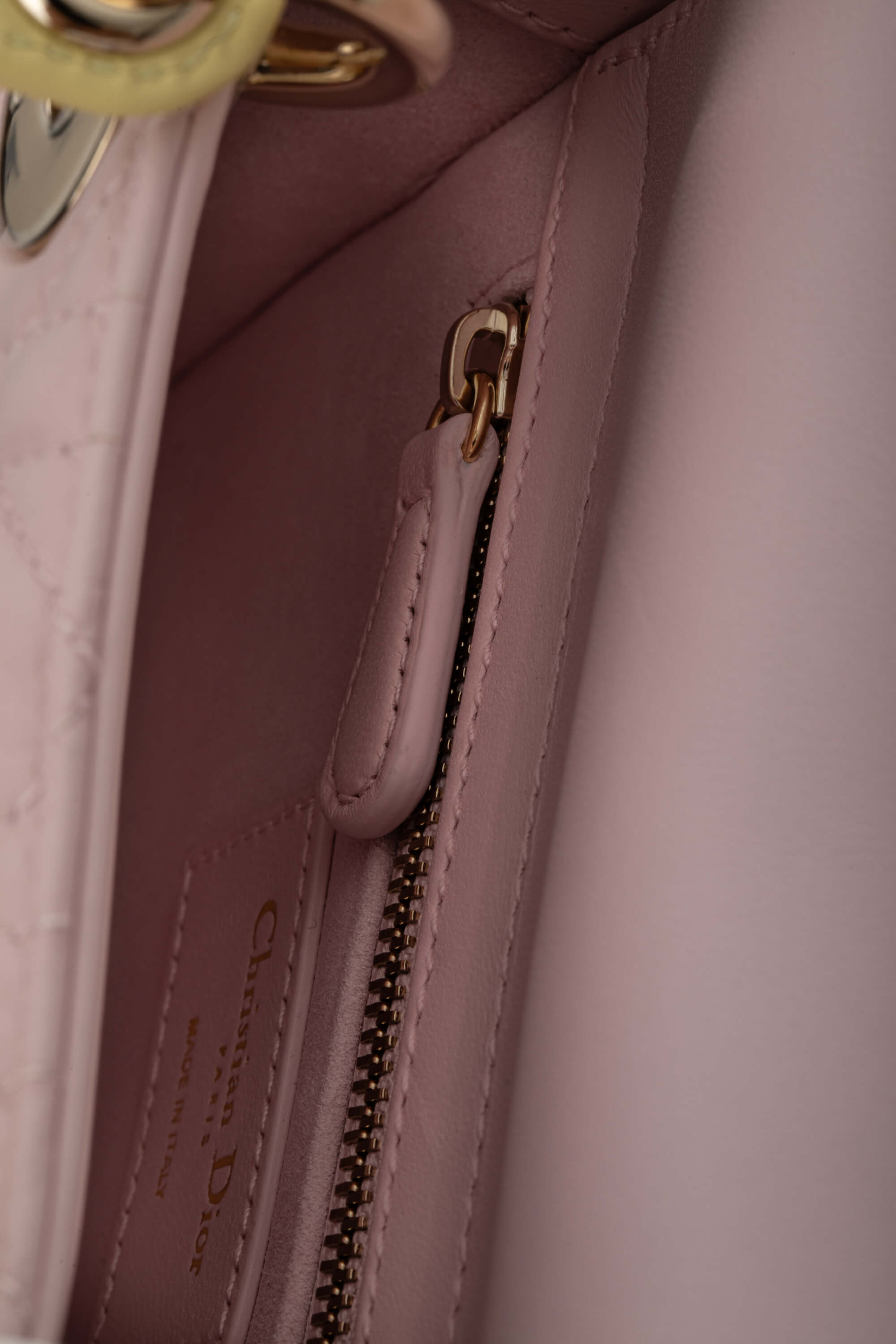 <span style="font-size: 10px;letter-spacing: .15em">NEW COLLECTION</span><br> <strong>DIOR</strong><br> <div style="margin-top:10px;font-size:16px">Lady Dior Mini Bag with Chain Lambskin Leather with Cannage Patern in Soft Pink Mimosa and White</div><br> - Image 19