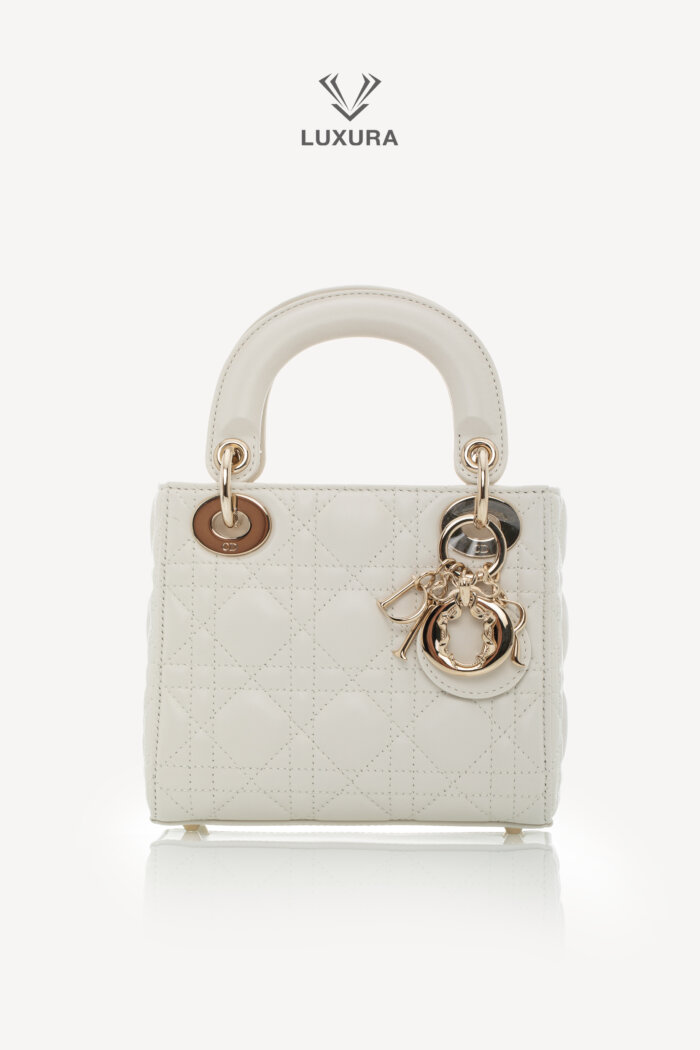 <span style="font-size: 10px;letter-spacing: .15em">NEW COLLECTION</span><br>            <strong>DIOR</strong><br>            <div style="margin-top:10px;font-size:16px">Mini Lady Dior Bag with Chain Latte Cannage Lambskin</div><br>