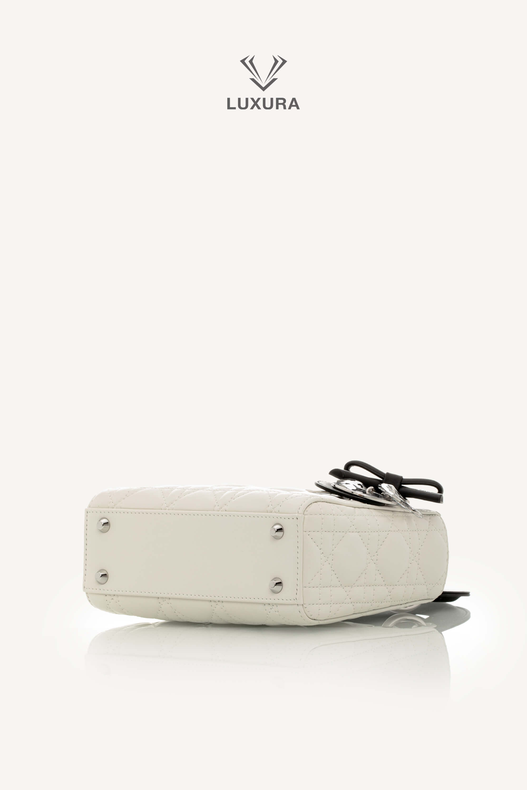 <span style="font-size: 10px;letter-spacing: .15em">NEW COLLECTION</span><br> <strong>DIOR</strong><br> <div style="margin-top:10px;font-size:16px">Mini Lady Dior Bag with Chain Two-Tone Latte and Black Cannage Lambskin</div><br> - Image 31