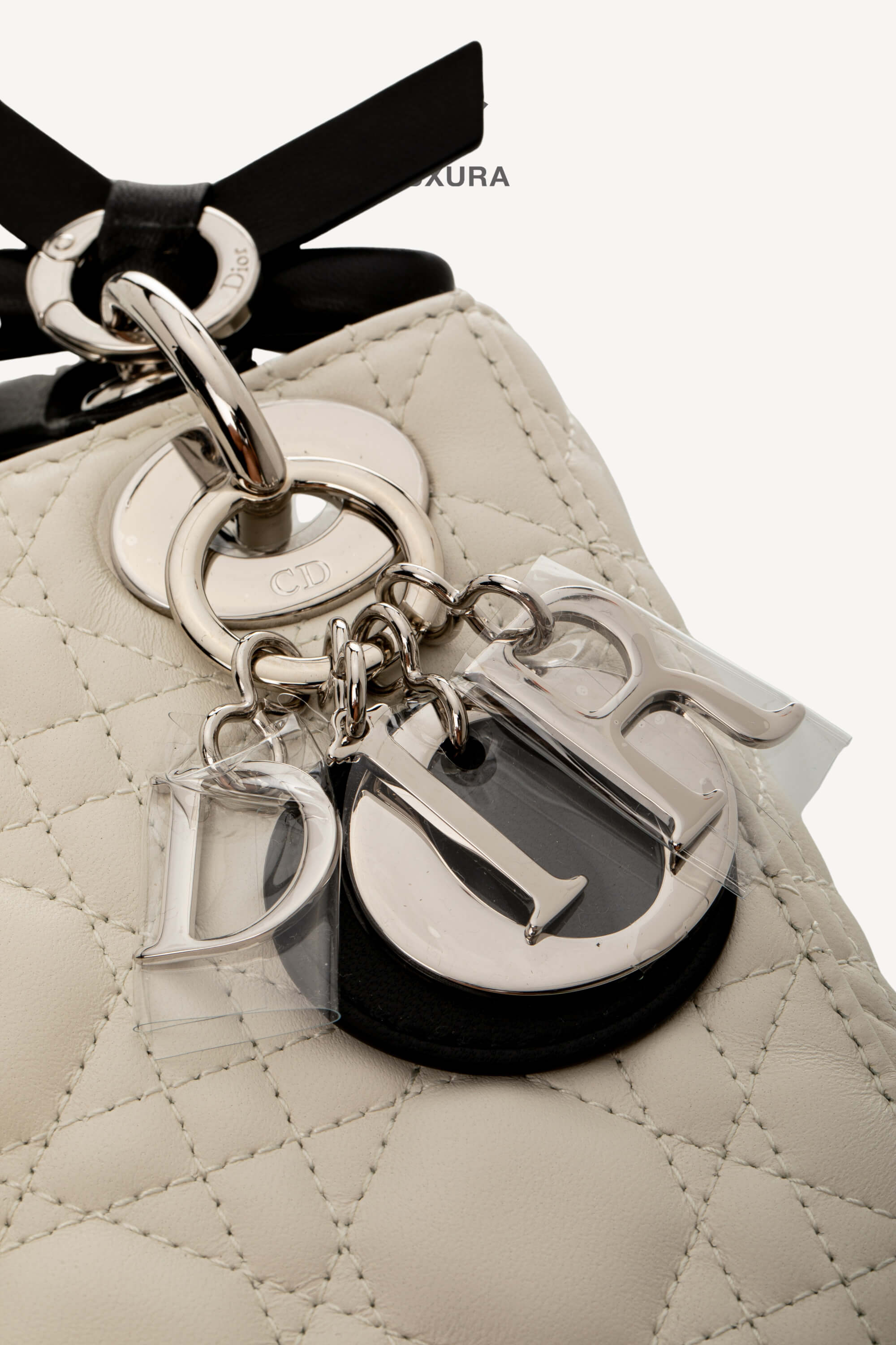<span style="font-size: 10px;letter-spacing: .15em">NEW COLLECTION</span><br> <strong>DIOR</strong><br> <div style="margin-top:10px;font-size:16px">Mini Lady Dior Bag with Chain Two-Tone Latte and Black Cannage Lambskin</div><br> - Image 12