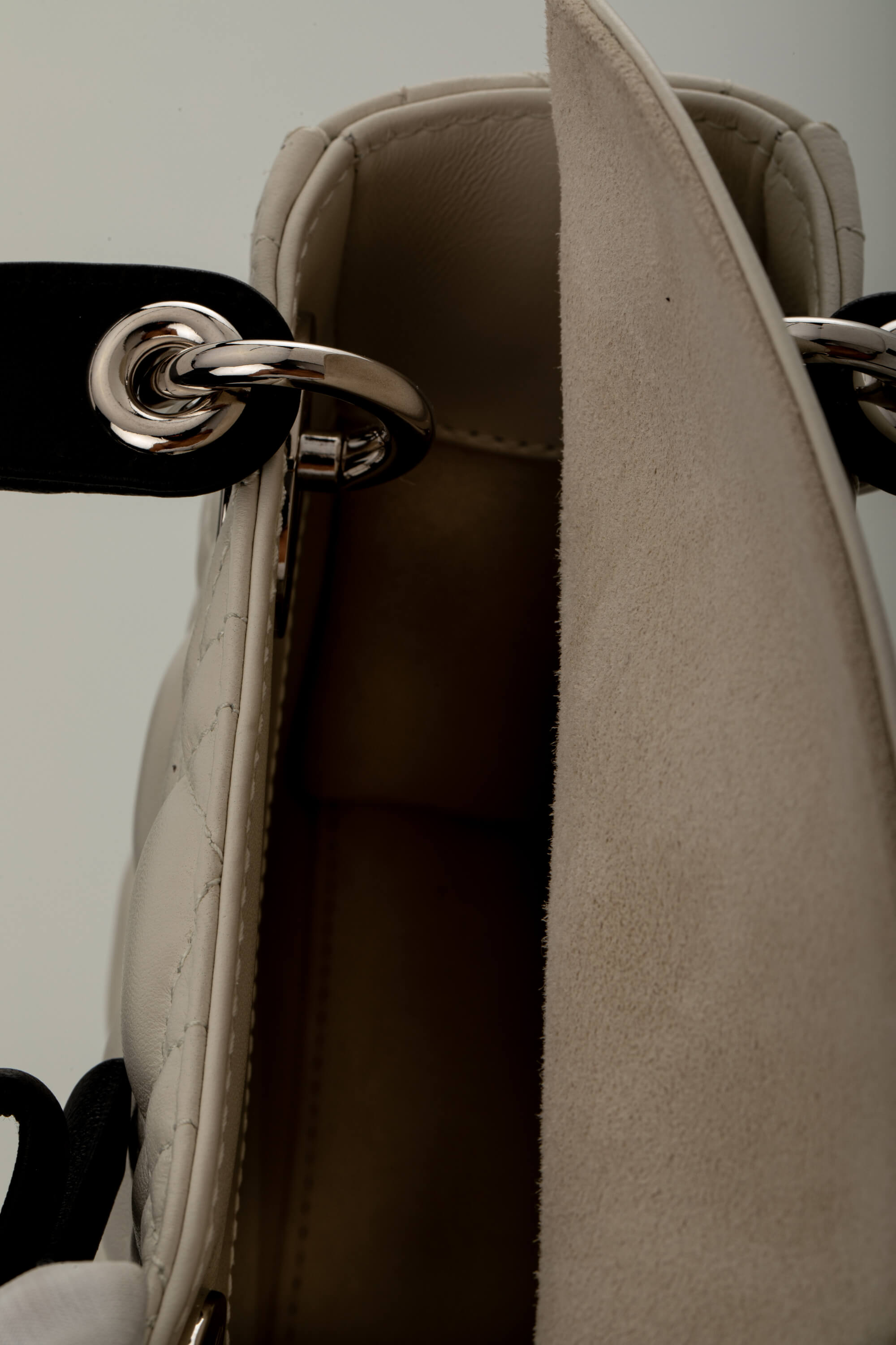 <span style="font-size: 10px;letter-spacing: .15em">NEW COLLECTION</span><br> <strong>DIOR</strong><br> <div style="margin-top:10px;font-size:16px">Mini Lady Dior Bag with Chain Two-Tone Latte and Black Cannage Lambskin</div><br> - Image 22