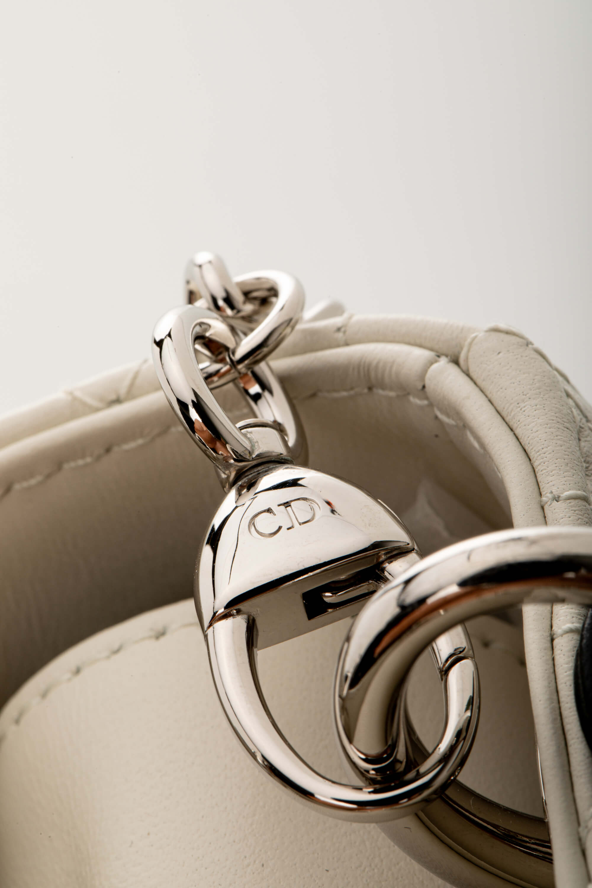 <span style="font-size: 10px;letter-spacing: .15em">NEW COLLECTION</span><br> <strong>DIOR</strong><br> <div style="margin-top:10px;font-size:16px">Mini Lady Dior Bag with Chain Two-Tone Latte and Black Cannage Lambskin</div><br> - Image 17
