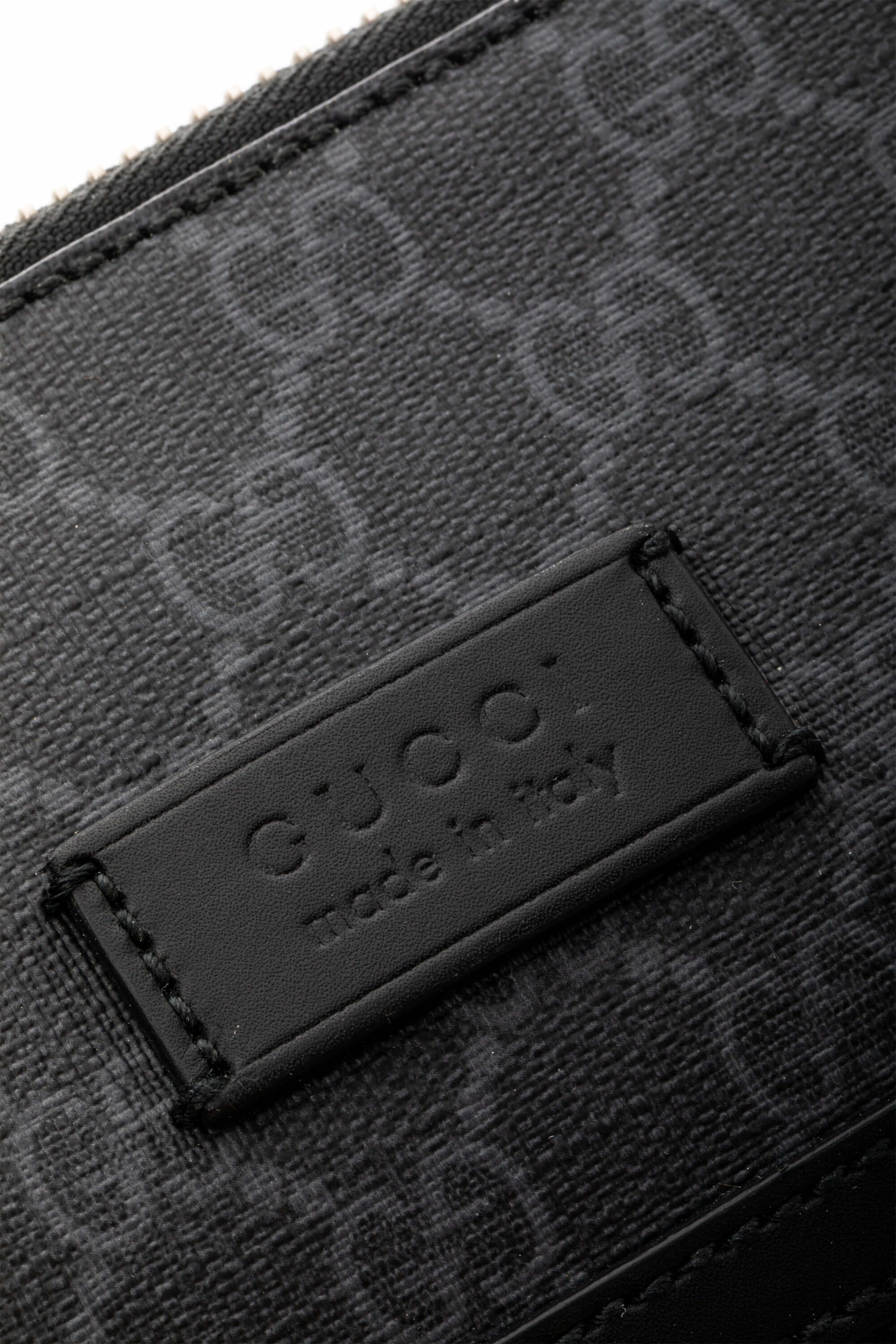 <span style="font-size: 10px;letter-spacing: .15em">HARD TO FIND</span><br>            <strong>GUCCI</strong><br>            <div style="margin-top:10px;font-size:16px">GG Black Small Messenger bag in black GG Supreme</div><br> - Image 11