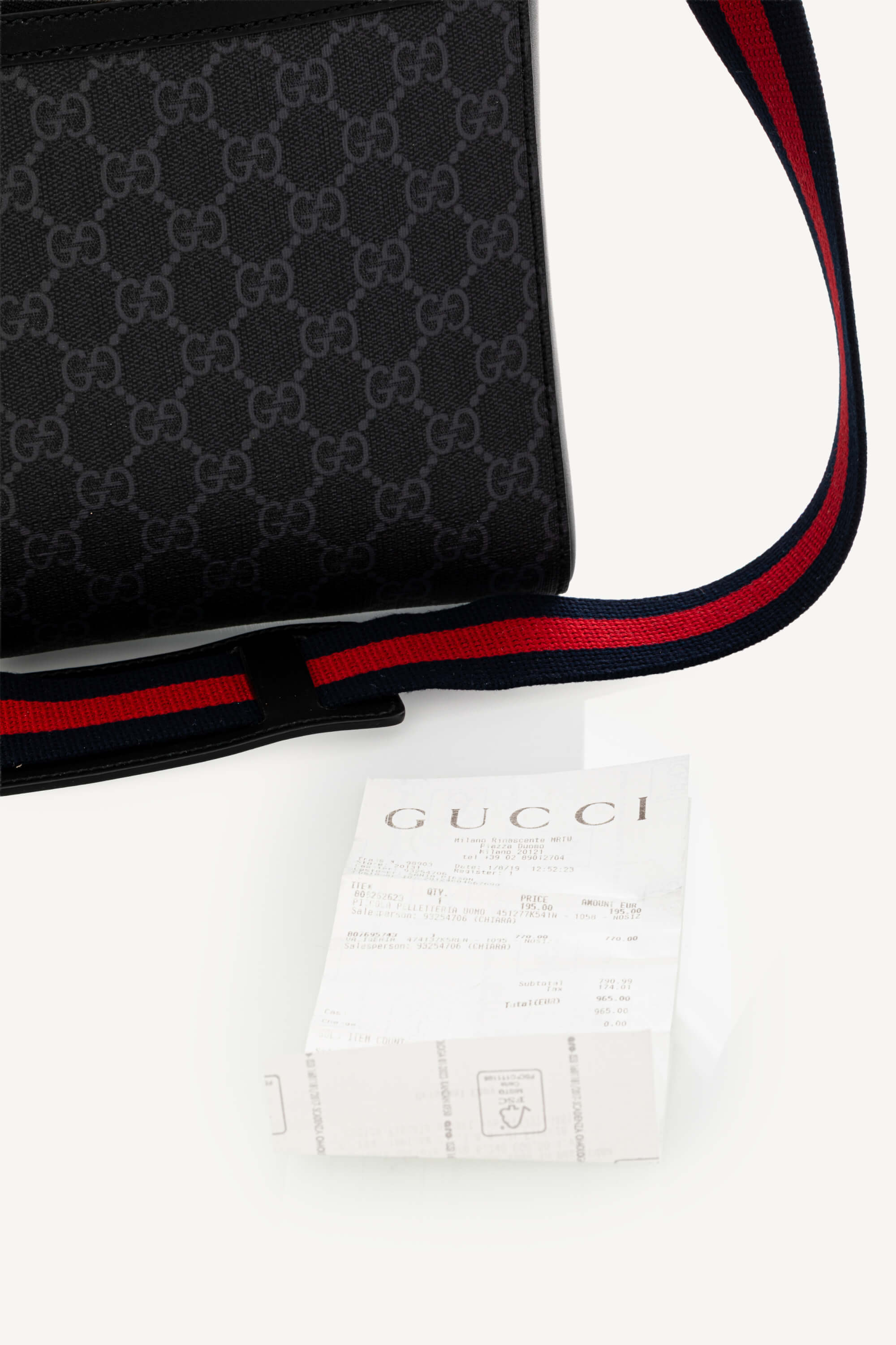 <span style="font-size: 10px;letter-spacing: .15em">HARD TO FIND</span><br>            <strong>GUCCI</strong><br>            <div style="margin-top:10px;font-size:16px">GG Black Small Messenger bag in black GG Supreme</div><br> - Image 7
