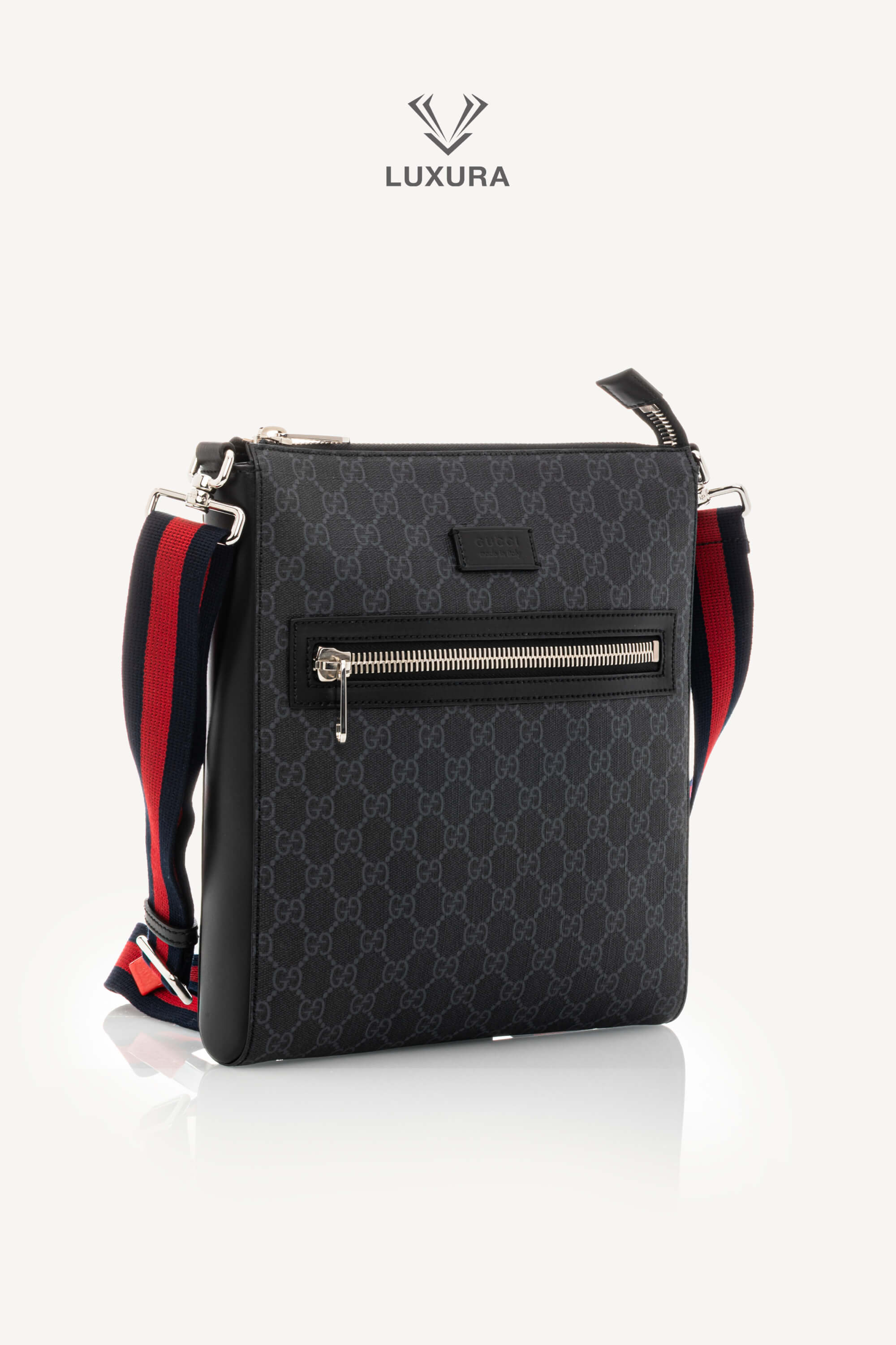 <span style="font-size: 10px;letter-spacing: .15em">HARD TO FIND</span><br>            <strong>GUCCI</strong><br>            <div style="margin-top:10px;font-size:16px">GG Black Small Messenger bag in black GG Supreme</div><br> - Image 3
