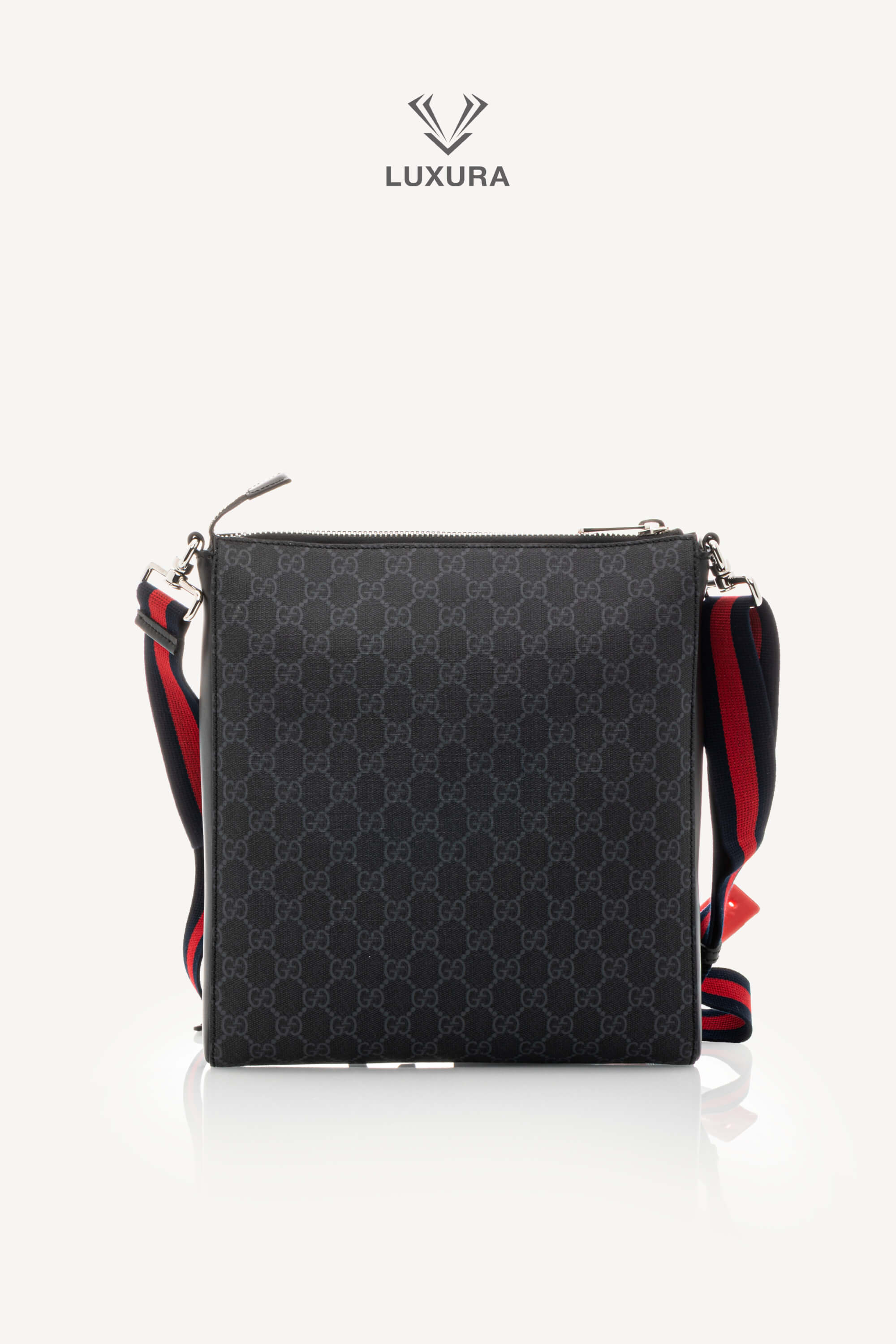<span style="font-size: 10px;letter-spacing: .15em">HARD TO FIND</span><br>            <strong>GUCCI</strong><br>            <div style="margin-top:10px;font-size:16px">GG Black Small Messenger bag in black GG Supreme</div><br> - Image 5