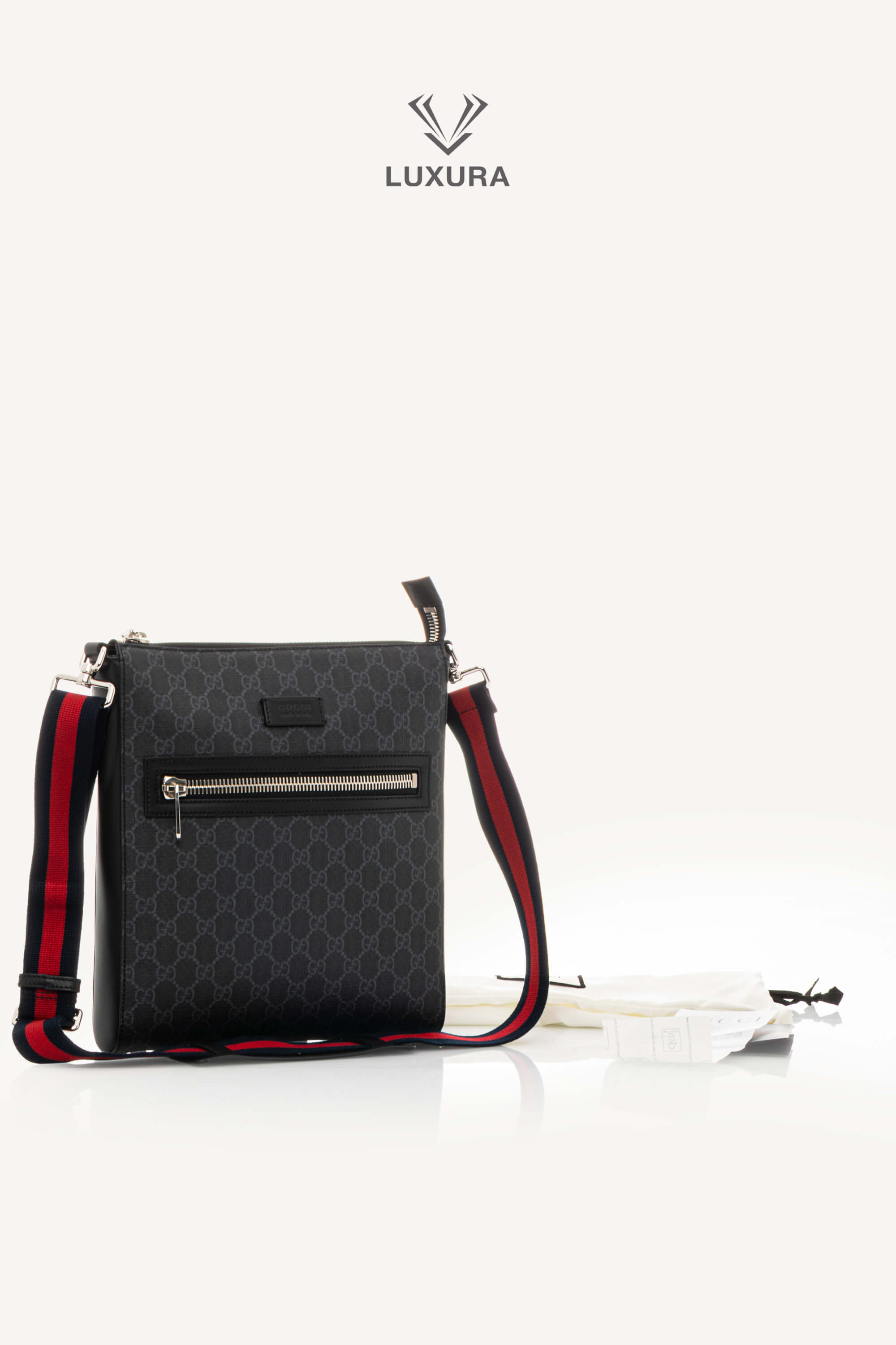 <span style="font-size: 10px;letter-spacing: .15em">HARD TO FIND</span><br>            <strong>GUCCI</strong><br>            <div style="margin-top:10px;font-size:16px">GG Black Small Messenger bag in black GG Supreme</div><br> - Image 2
