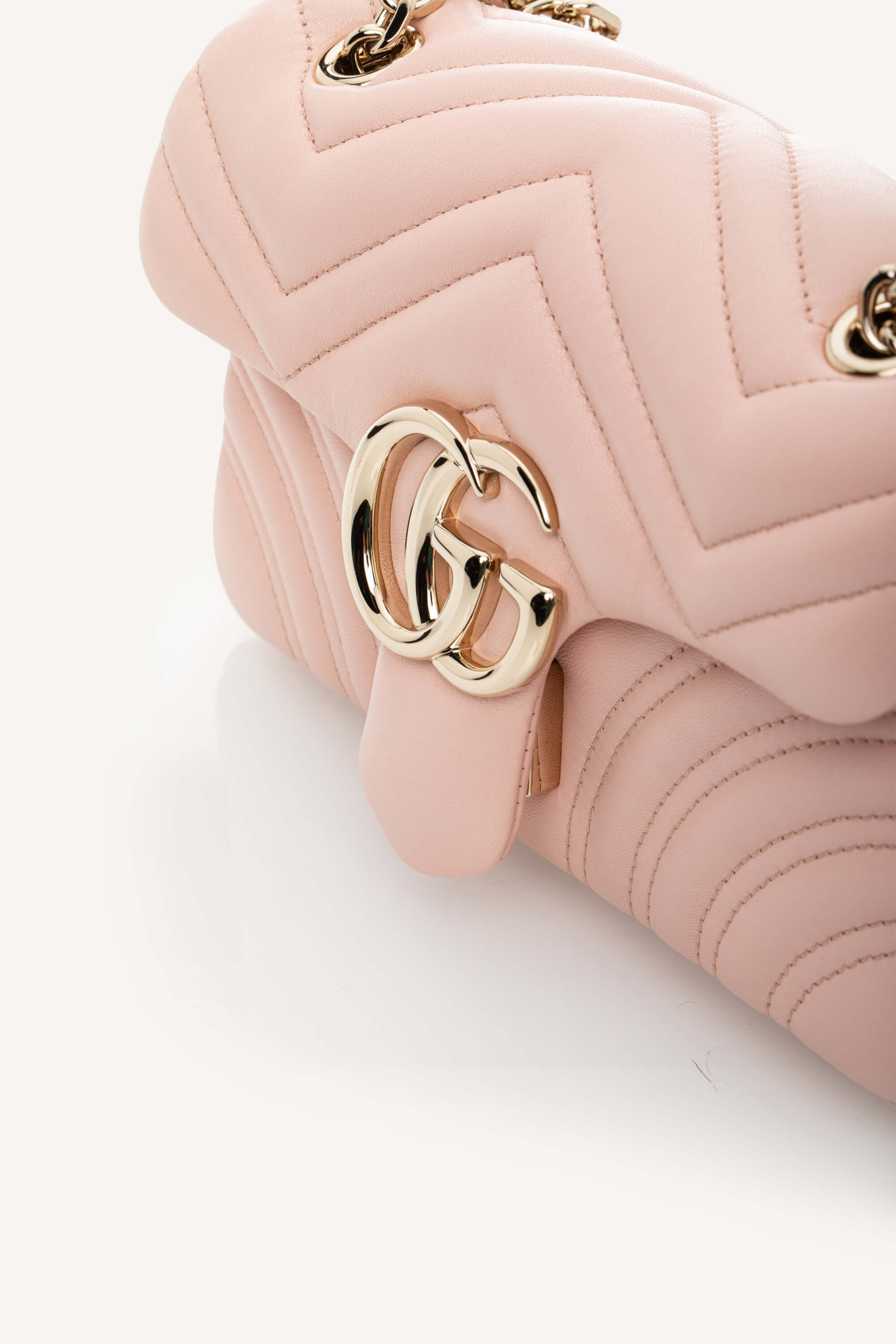 <span style="font-size: 10px;letter-spacing: .15em">NEW COLLECTION</span><br> <strong>GUCCI</strong><br> <div style="margin-top:10px;font-size:16px">Marmont Small Shoulder Bag Light Pink Skin</div><br> - Image 8