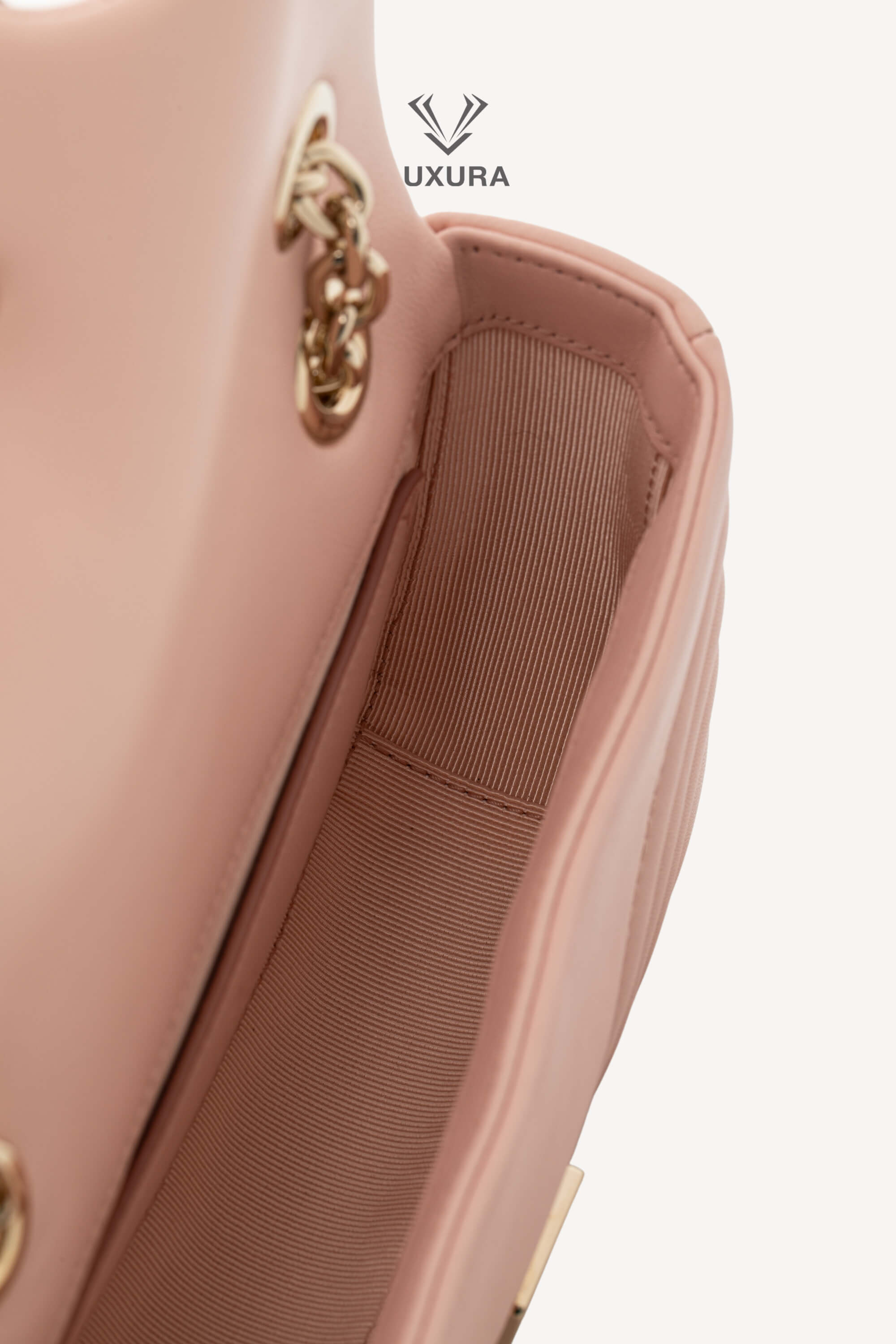 <span style="font-size: 10px;letter-spacing: .15em">NEW COLLECTION</span><br> <strong>GUCCI</strong><br> <div style="margin-top:10px;font-size:16px">Marmont Small Shoulder Bag Light Pink Skin</div><br> - Image 12