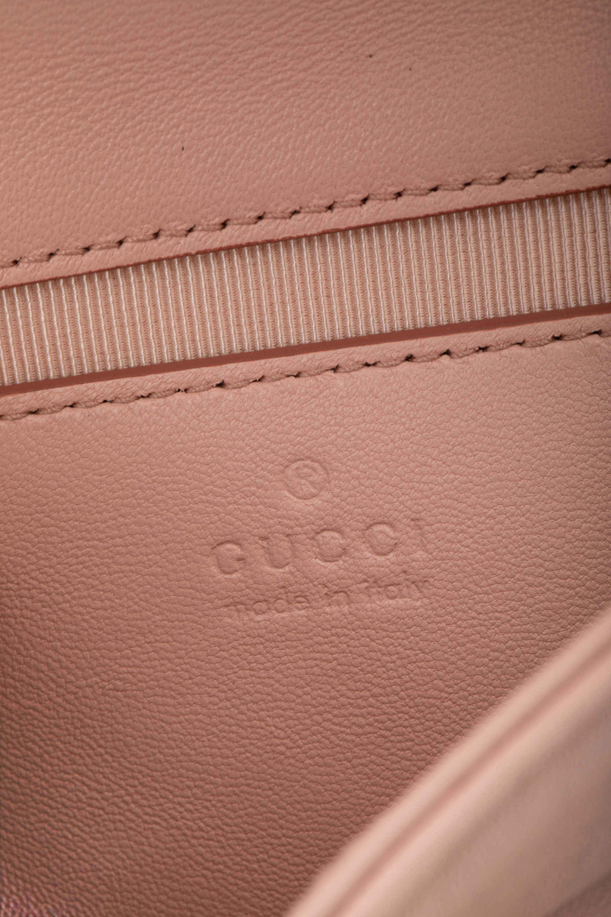 <span style="font-size: 10px;letter-spacing: .15em">NEW COLLECTION</span><br> <strong>GUCCI</strong><br> <div style="margin-top:10px;font-size:16px">Marmont Small Shoulder Bag Light Pink Skin</div><br> - Image 15