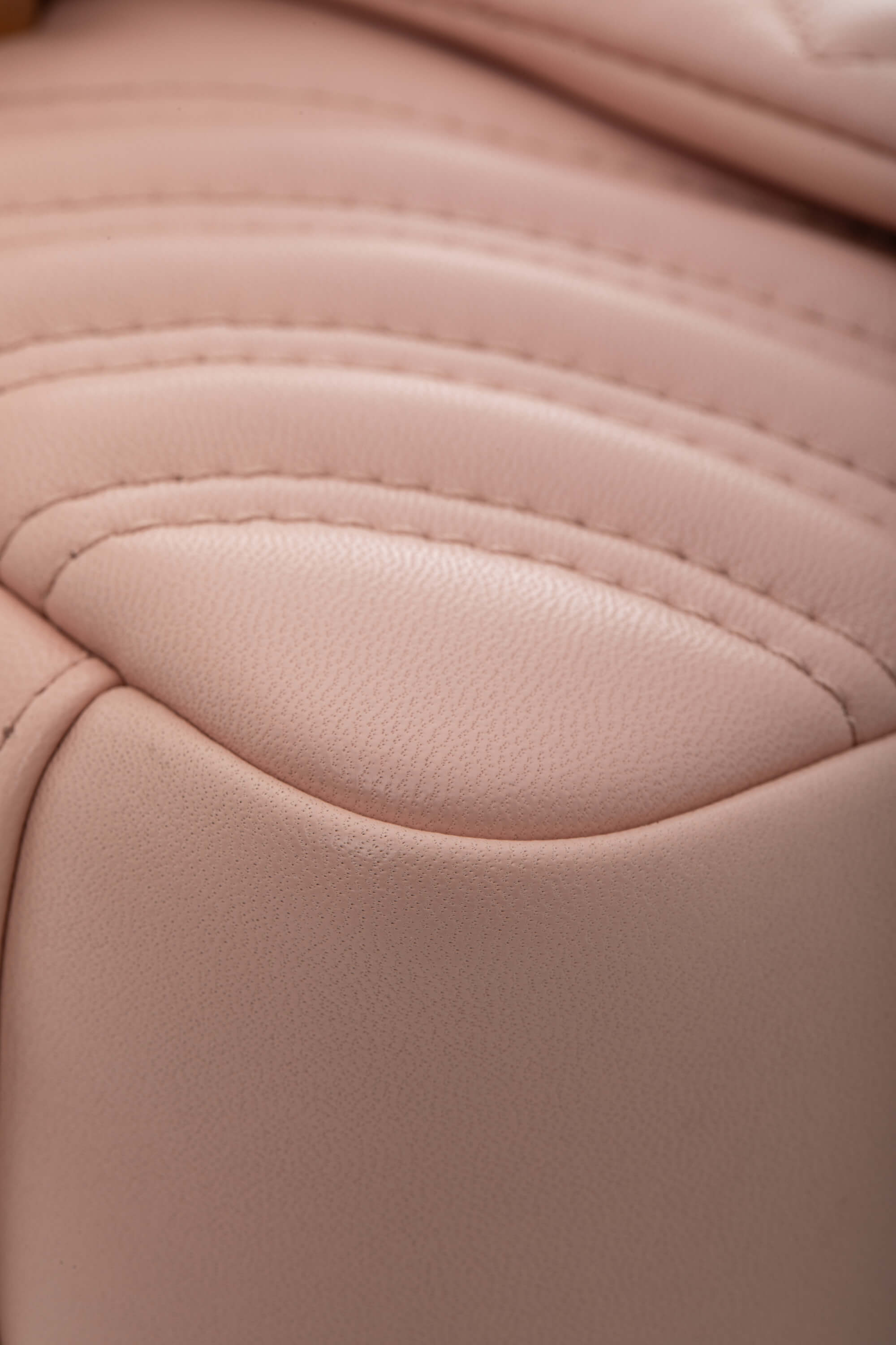 <span style="font-size: 10px;letter-spacing: .15em">NEW COLLECTION</span><br> <strong>GUCCI</strong><br> <div style="margin-top:10px;font-size:16px">Marmont Small Shoulder Bag Light Pink Skin</div><br> - Image 24