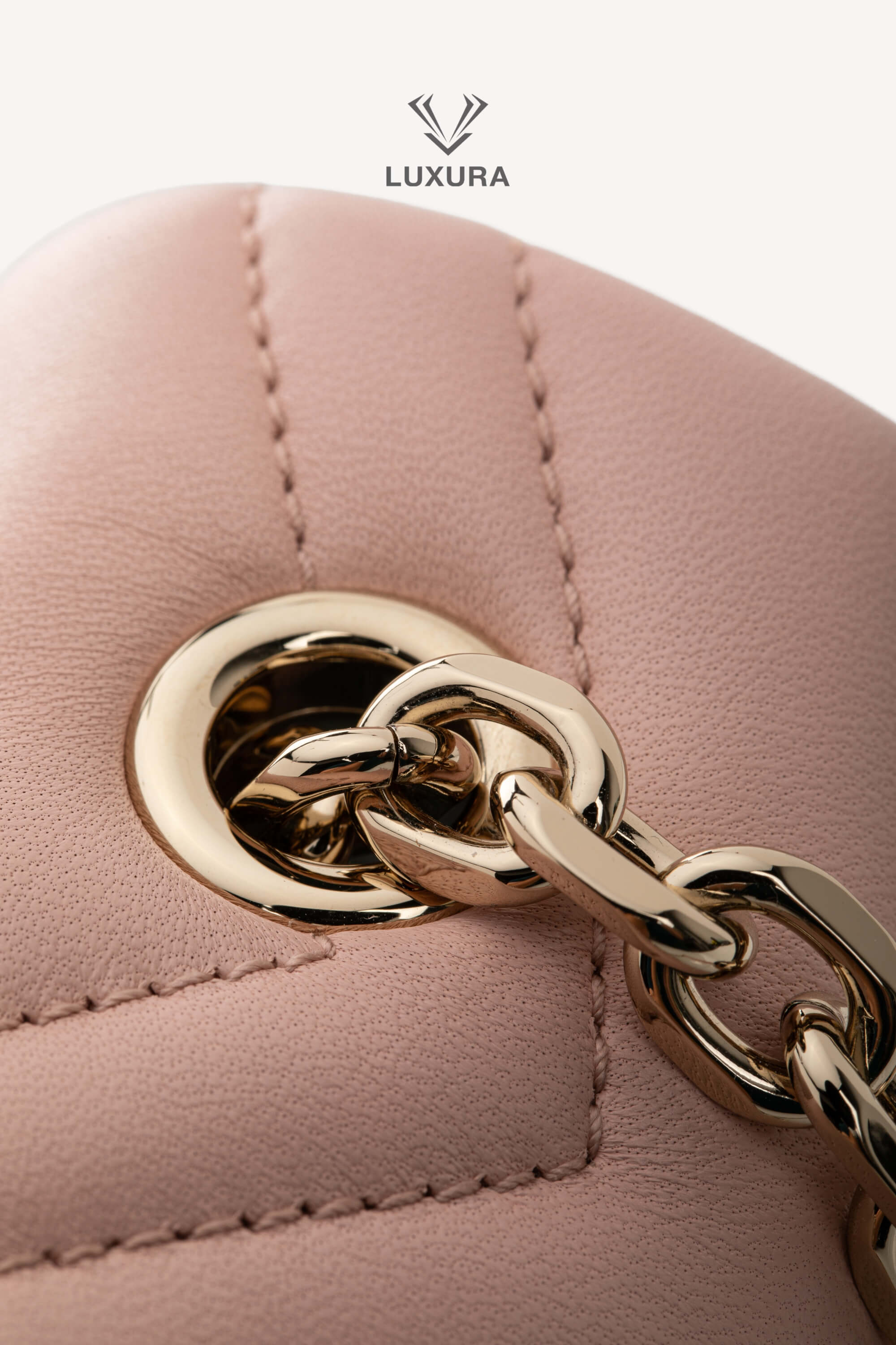 <span style="font-size: 10px;letter-spacing: .15em">NEW COLLECTION</span><br> <strong>GUCCI</strong><br> <div style="margin-top:10px;font-size:16px">Marmont Small Shoulder Bag Light Pink Skin</div><br> - Image 19