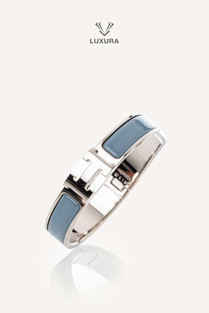 <span style="font-size: 10px;letter-spacing: .15em">BEST DEAL</span><br>            <strong>HERMES</strong><br>            <div style="margin-top:10px;font-size:16px">Bracelet Click H Bleu and Palladium GM ( M/L )</div><br>