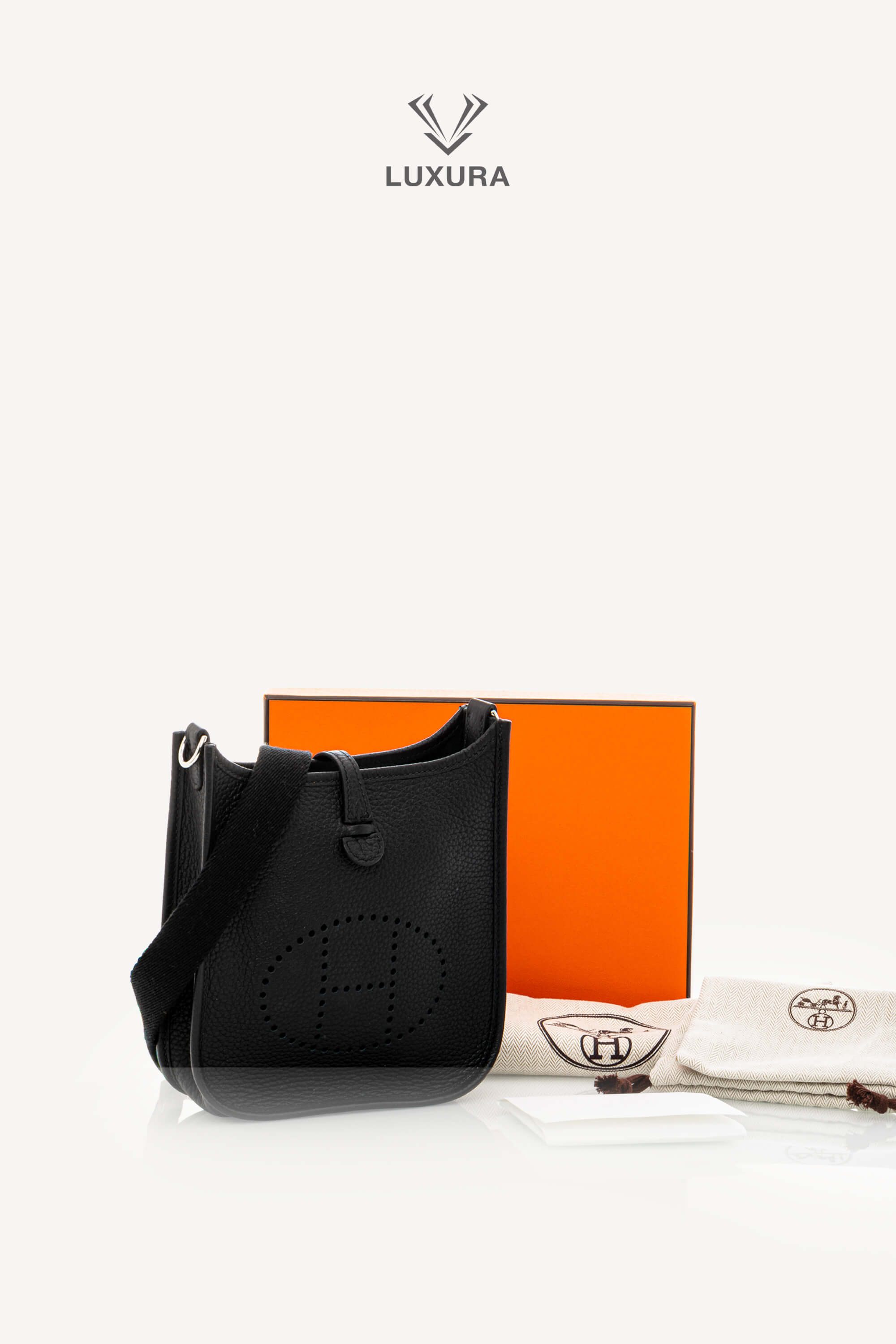<span style="font-size: 10px;letter-spacing: .15em">BEST DEAL</span><br> <strong>HERMES</strong><br> <div style="margin-top:10px;font-size:16px">Sac Evelyne 16 Amazone Black Taurillon Clemence</div><br> - Image 2