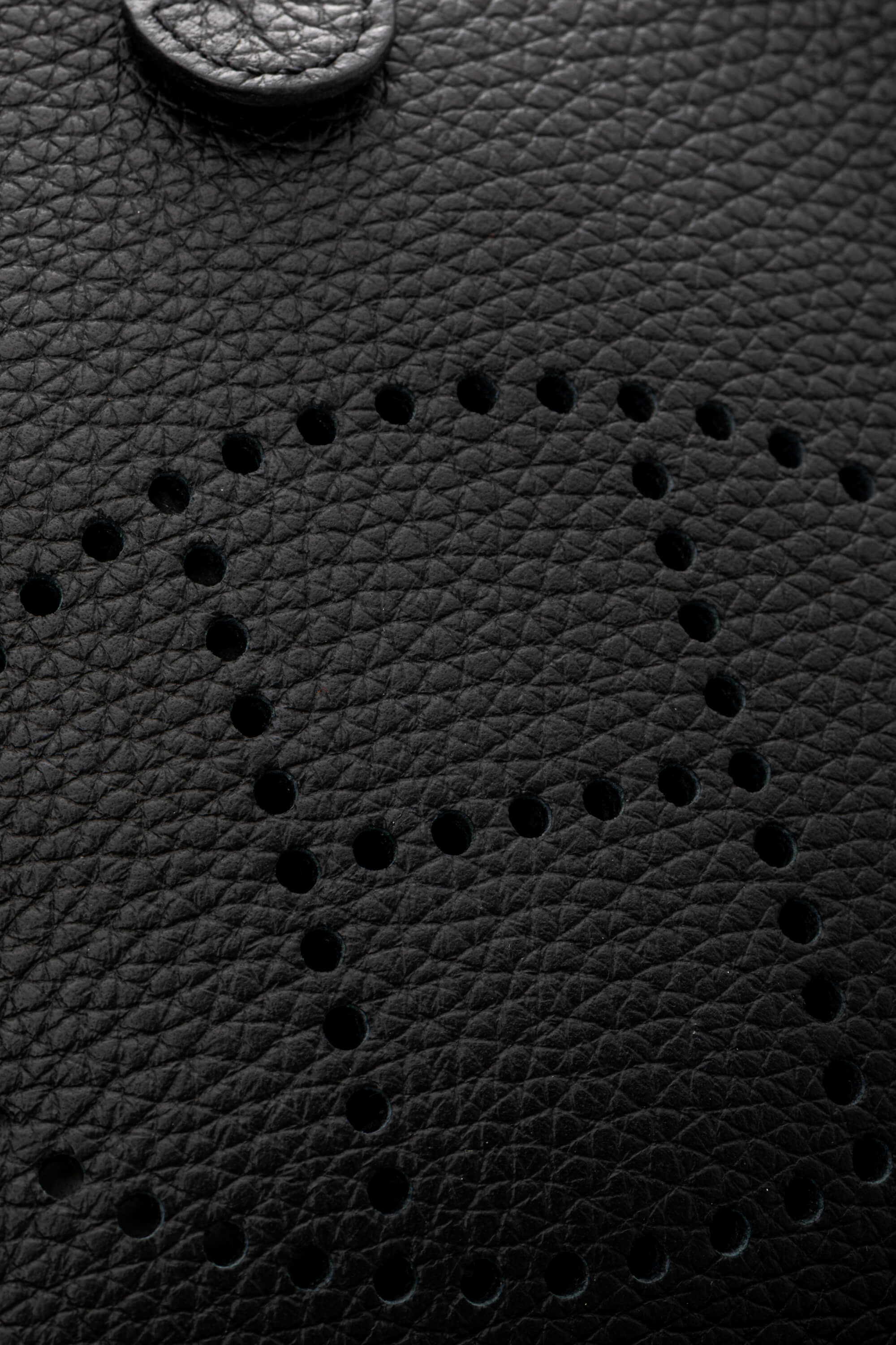 <span style="font-size: 10px;letter-spacing: .15em">BEST DEAL</span><br> <strong>HERMES</strong><br> <div style="margin-top:10px;font-size:16px">Sac Evelyne 16 Amazone Black Taurillon Clemence</div><br> - Image 10