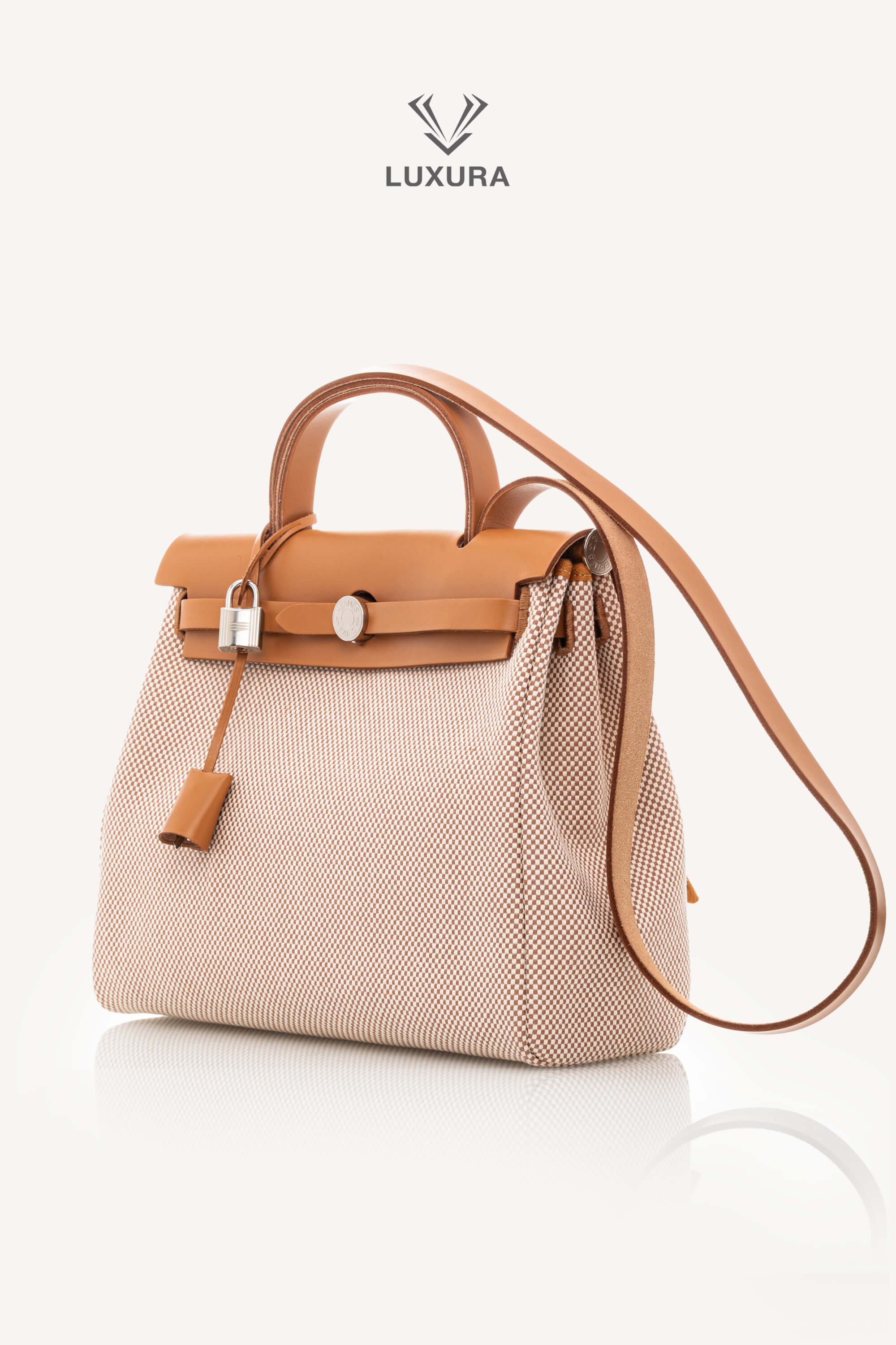 <span style="font-size: 10px;letter-spacing: .15em">HARD TO FIND</span><br>            <strong>HERMES</strong><br>            <div style="margin-top:10px;font-size:16px">Vache Hunter Criss Herbag Zip Retourne 31 PM Ecru Beige Natural Sand</div><br> - Image 6