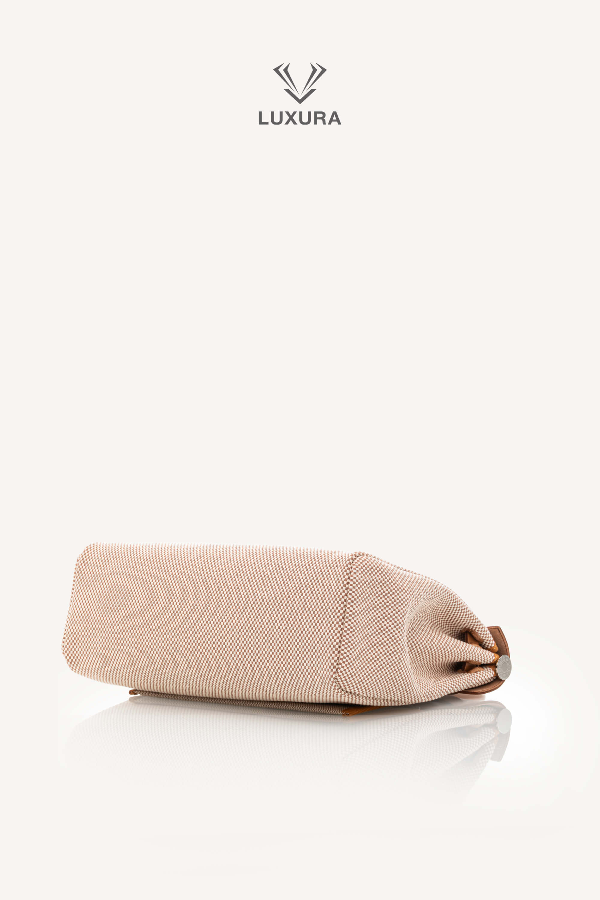 <span style="font-size: 10px;letter-spacing: .15em">HARD TO FIND</span><br>            <strong>HERMES</strong><br>            <div style="margin-top:10px;font-size:16px">Vache Hunter Criss Herbag Zip Retourne 31 PM Ecru Beige Natural Sand</div><br> - Image 26