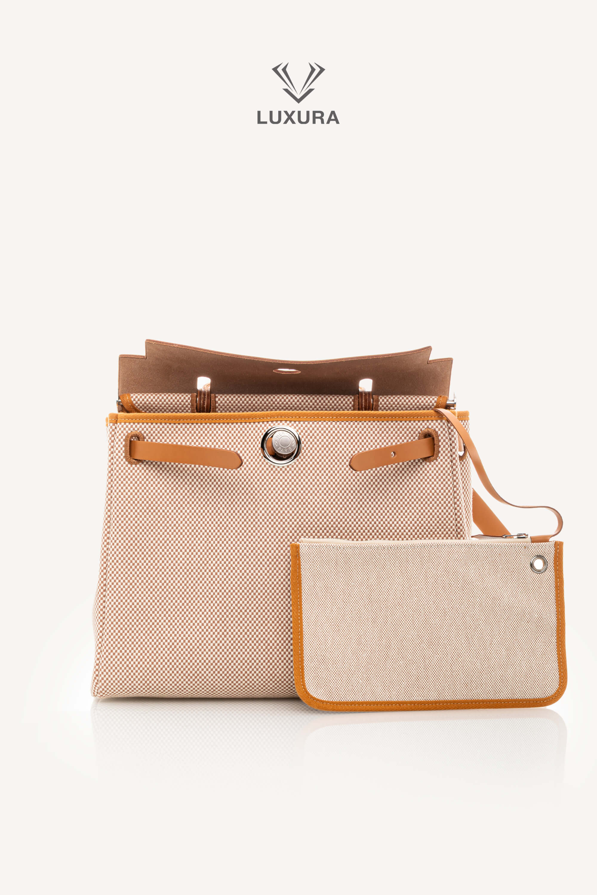 <span style="font-size: 10px;letter-spacing: .15em">HARD TO FIND</span><br>            <strong>HERMES</strong><br>            <div style="margin-top:10px;font-size:16px">Vache Hunter Criss Herbag Zip Retourne 31 PM Ecru Beige Natural Sand</div><br> - Image 8