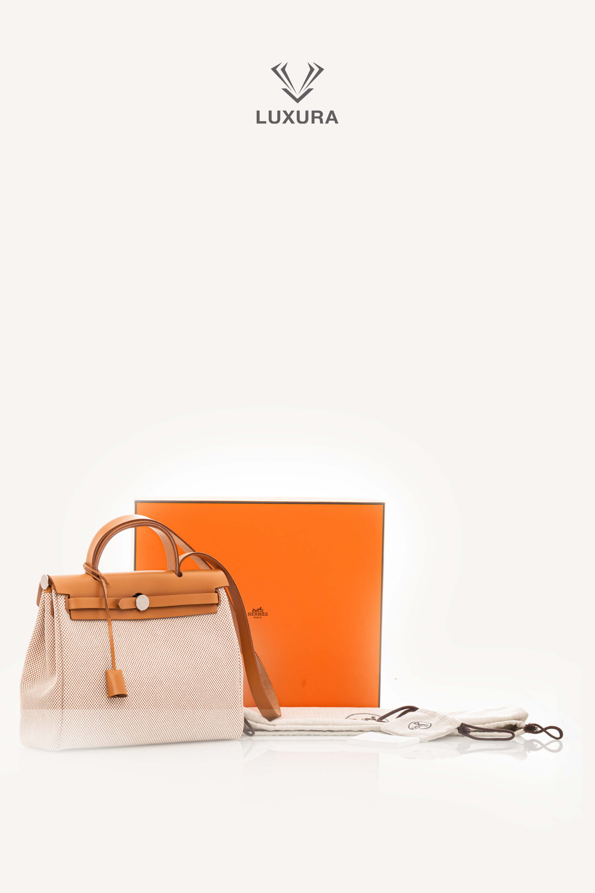 <span style="font-size: 10px;letter-spacing: .15em">HARD TO FIND</span><br>            <strong>HERMES</strong><br>            <div style="margin-top:10px;font-size:16px">Vache Hunter Criss Herbag Zip Retourne 31 PM Ecru Beige Natural Sand</div><br> - Image 2