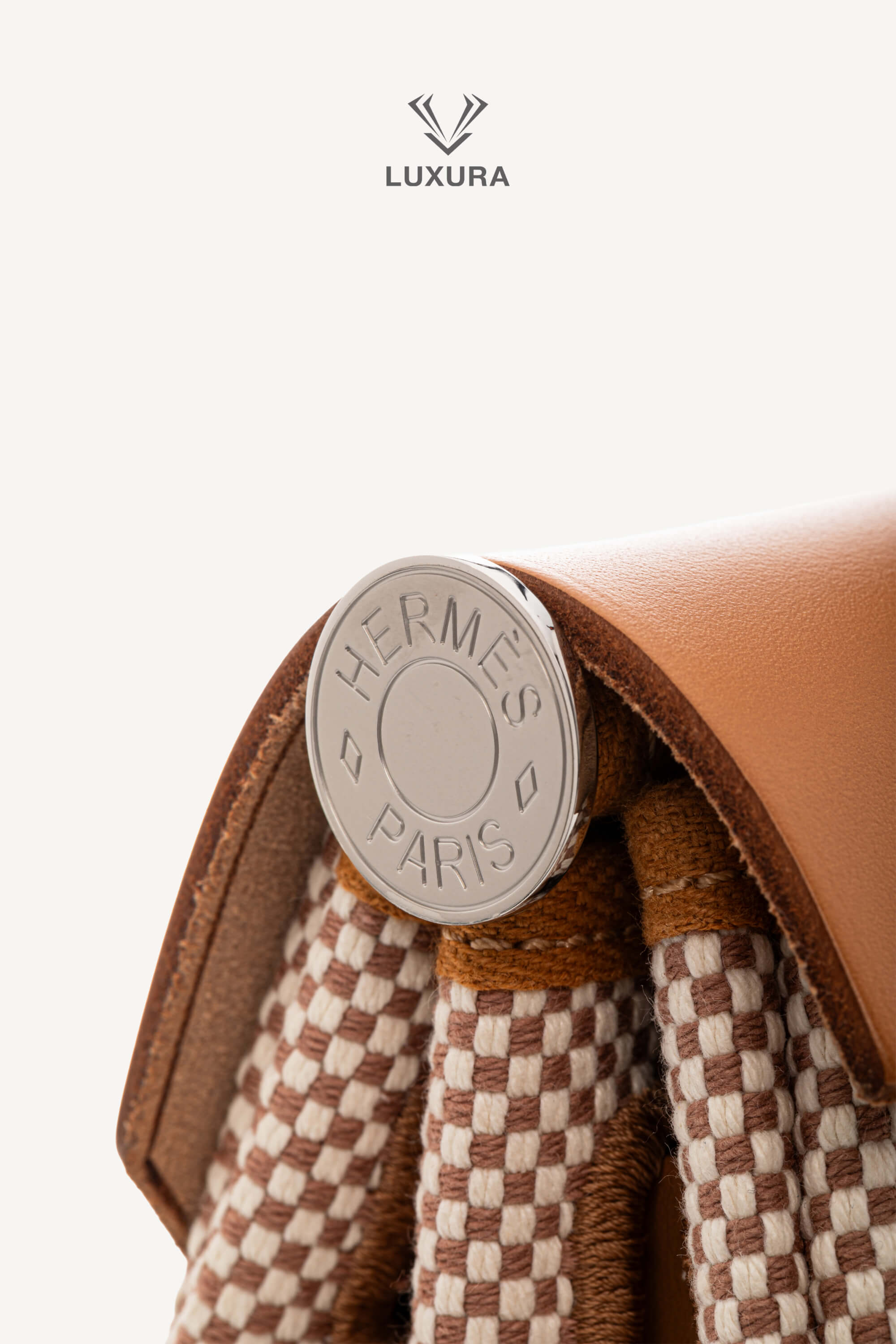 <span style="font-size: 10px;letter-spacing: .15em">HARD TO FIND</span><br>            <strong>HERMES</strong><br>            <div style="margin-top:10px;font-size:16px">Vache Hunter Criss Herbag Zip Retourne 31 PM Ecru Beige Natural Sand</div><br> - Image 21