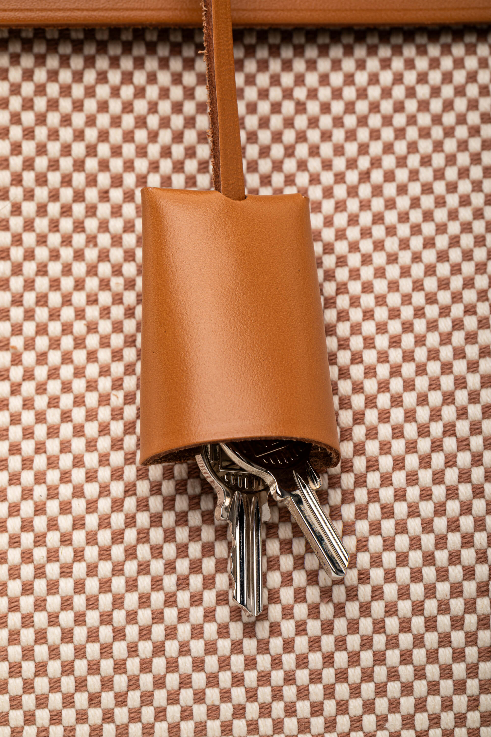 <span style="font-size: 10px;letter-spacing: .15em">HARD TO FIND</span><br>            <strong>HERMES</strong><br>            <div style="margin-top:10px;font-size:16px">Vache Hunter Criss Herbag Zip Retourne 31 PM Ecru Beige Natural Sand</div><br> - Image 23