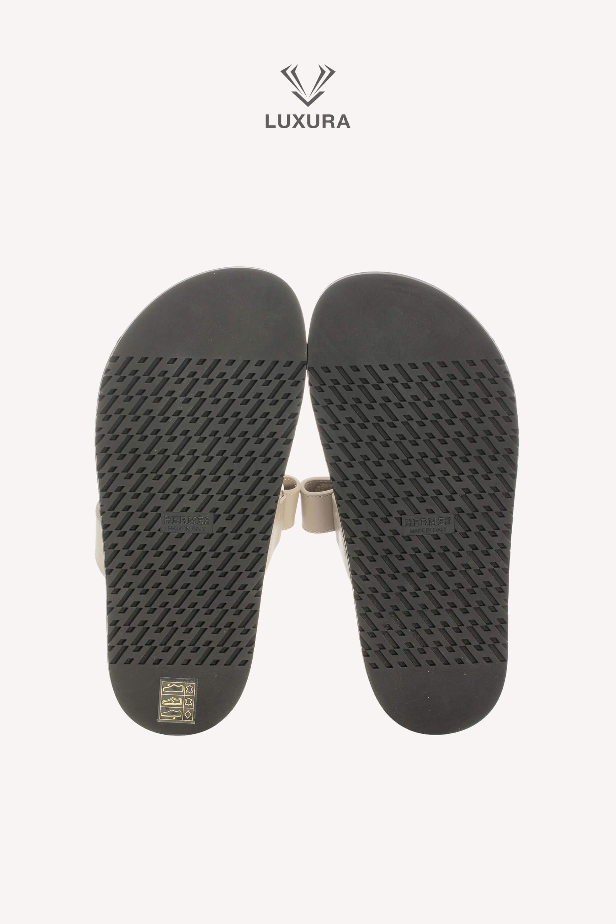 <span style="font-size: 10px;letter-spacing: .15em">HARD TO FIND</span><br> <strong>HERMES</strong><br> <div style="margin-top:10px;font-size:16px">Chypre Sandal Beige Galet 37</div><br> - Image 21