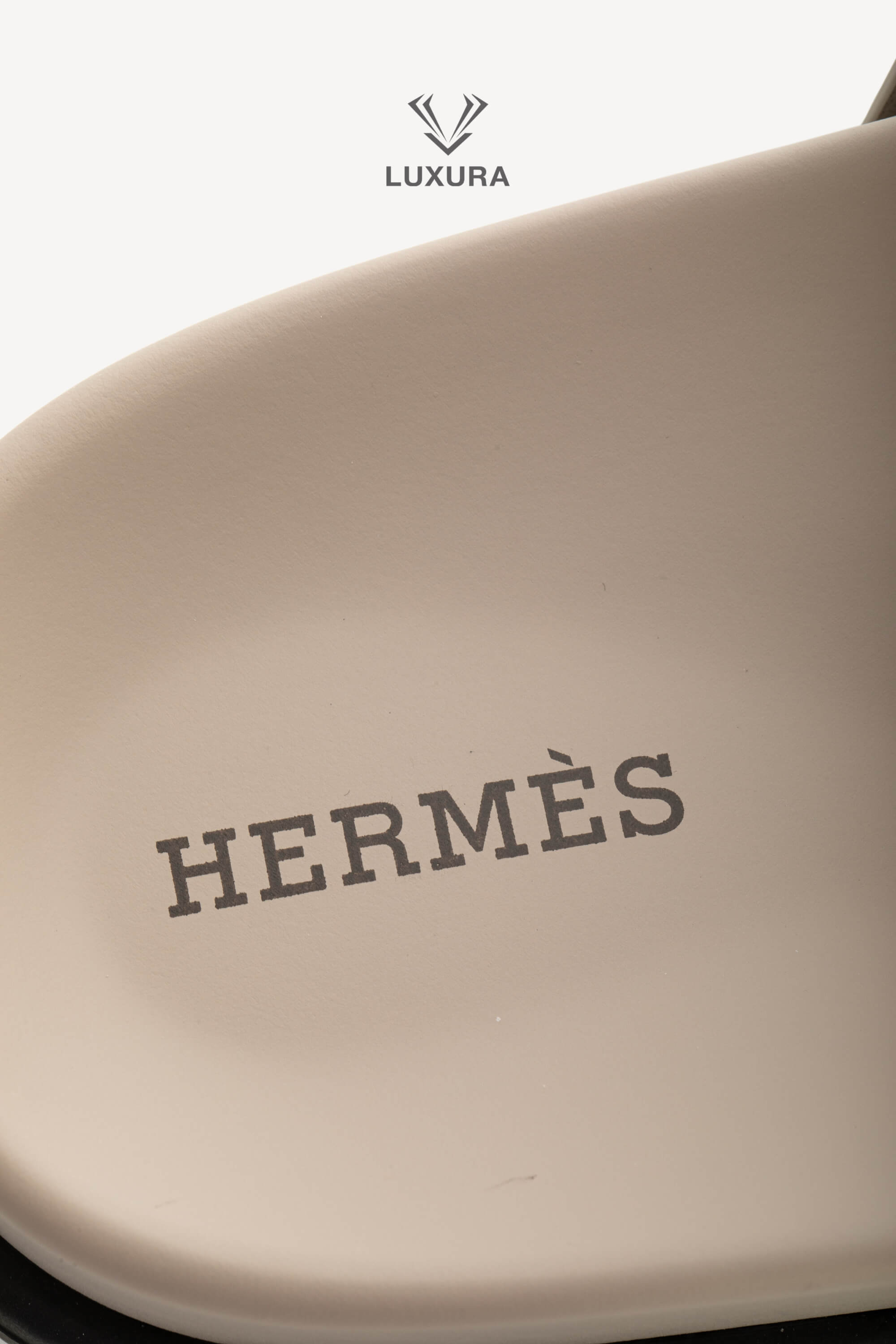 <span style="font-size: 10px;letter-spacing: .15em">HARD TO FIND</span><br> <strong>HERMES</strong><br> <div style="margin-top:10px;font-size:16px">Chypre Sandal Beige Galet 37</div><br> - Image 15