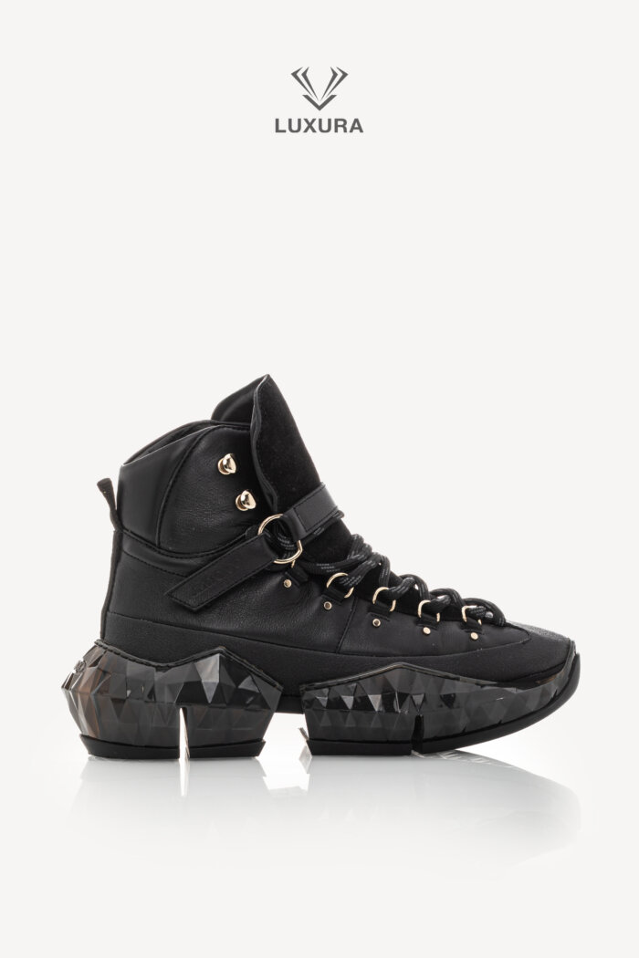 <span style="font-size: 10px;letter-spacing: .15em">IN TRENDING</span><br>            <strong>JIMMY CHOO</strong><br>            <div style="margin-top:10px;font-size:16px">Lace-up Hiking Boots Black 36</div><br>