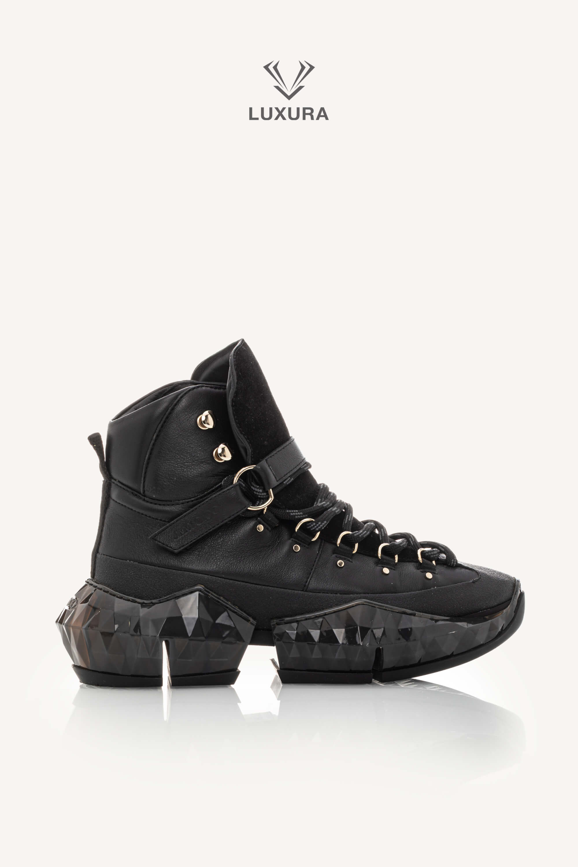 <span style="font-size: 10px;letter-spacing: .15em">IN TRENDING</span><br> <strong>JIMMY CHOO</strong><br> <div style="margin-top:10px;font-size:16px">Lace-up Hiking Boots Black 36</div><br>