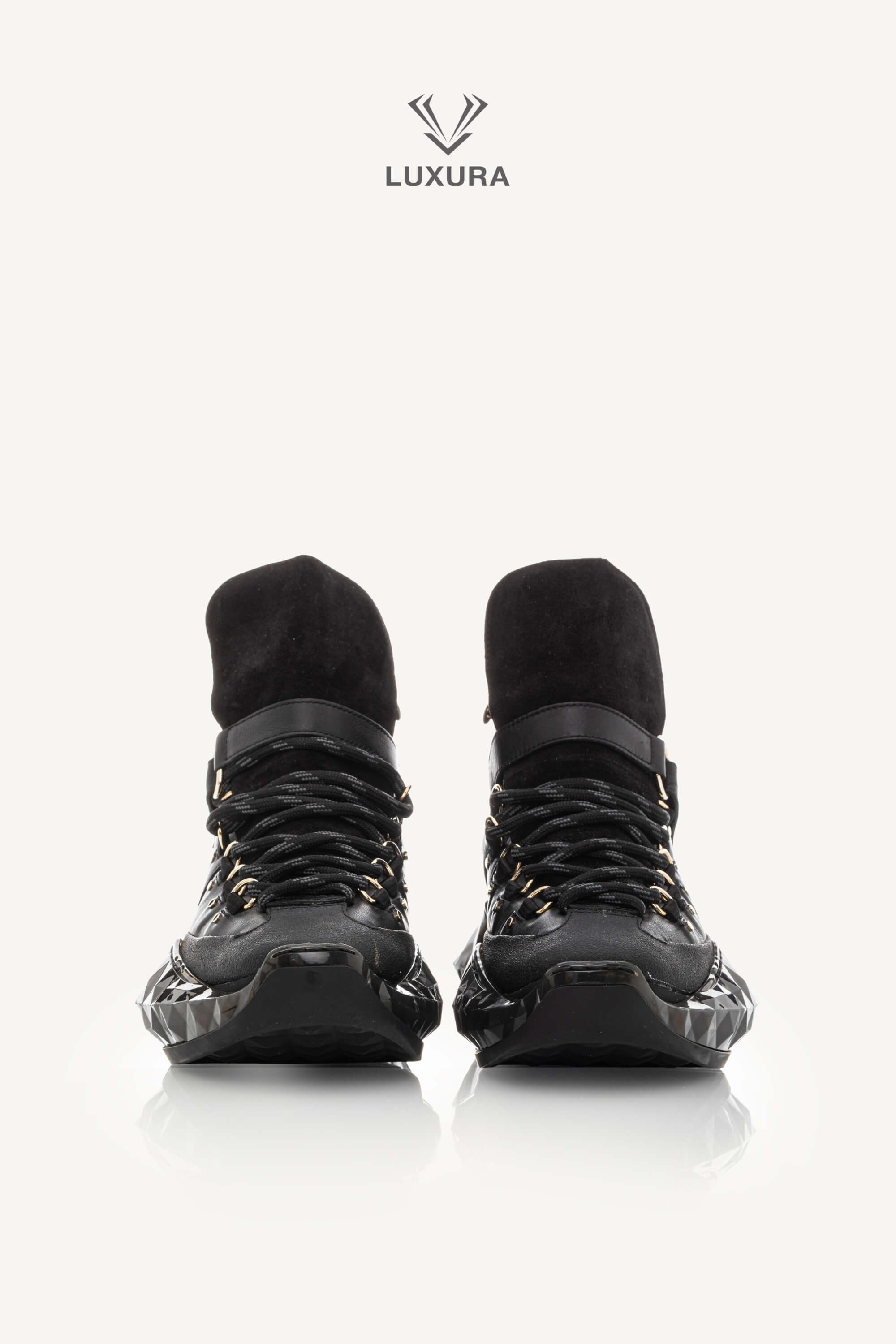 <span style="font-size: 10px;letter-spacing: .15em">IN TRENDING</span><br> <strong>JIMMY CHOO</strong><br> <div style="margin-top:10px;font-size:16px">Lace-up Hiking Boots Black 36</div><br> - Image 7