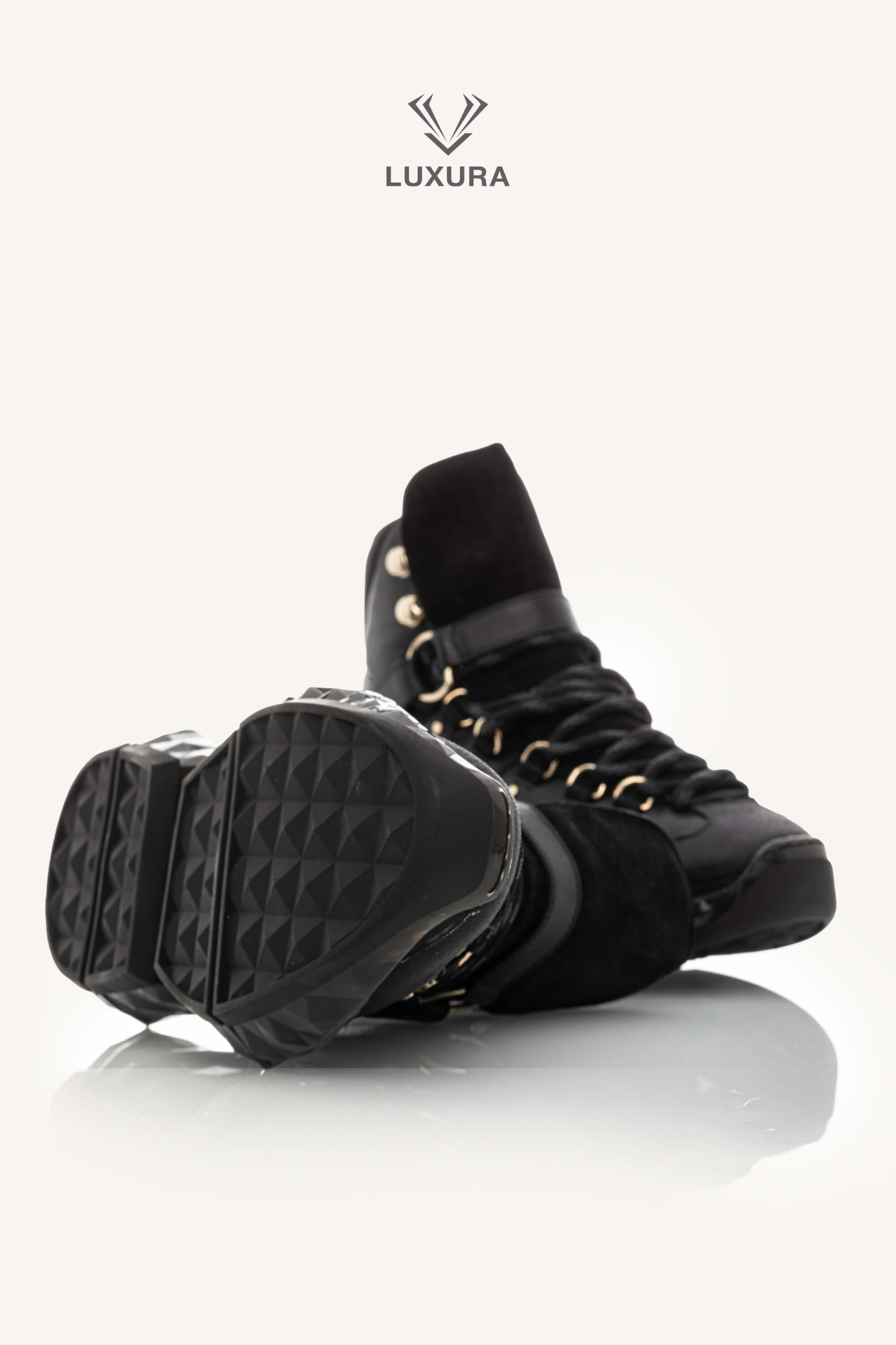 <span style="font-size: 10px;letter-spacing: .15em">IN TRENDING</span><br> <strong>JIMMY CHOO</strong><br> <div style="margin-top:10px;font-size:16px">Lace-up Hiking Boots Black 36</div><br> - Image 21