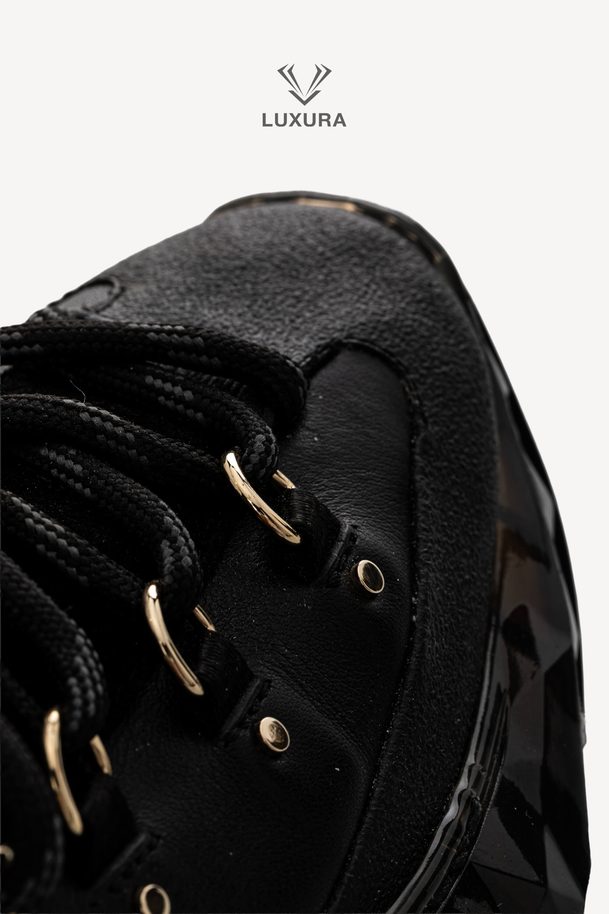 <span style="font-size: 10px;letter-spacing: .15em">IN TRENDING</span><br> <strong>JIMMY CHOO</strong><br> <div style="margin-top:10px;font-size:16px">Lace-up Hiking Boots Black 36</div><br> - Image 12