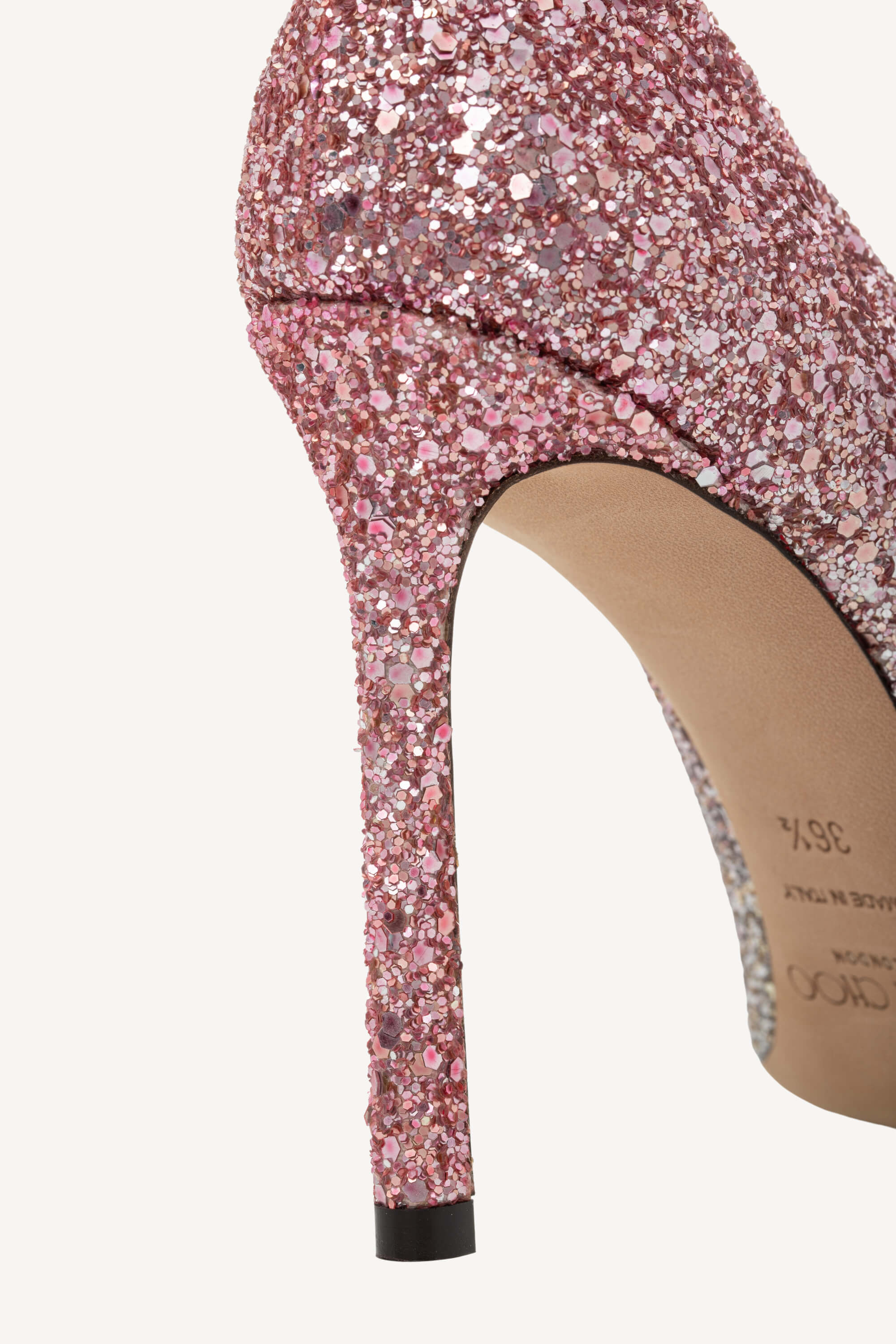 <span style="font-size: 10px;letter-spacing: .15em">HARD TO FIND</span><br> <strong>JIMMY CHOO</strong><br> <div style="margin-top:10px;font-size:16px">Romy 100 Glitter Embellished Pumps Platinum-Flamingo 36.5</div><br> - Image 11