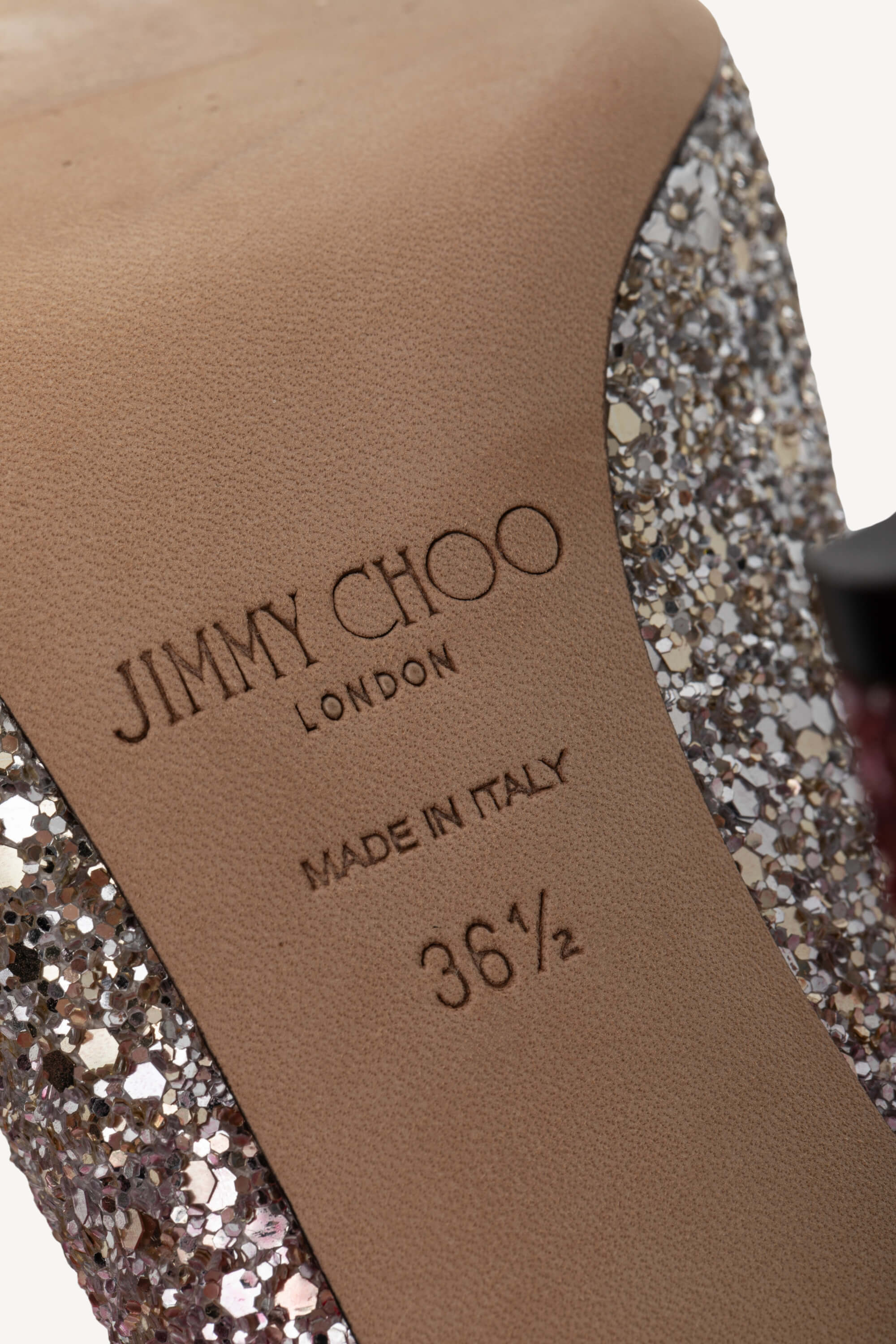 <span style="font-size: 10px;letter-spacing: .15em">HARD TO FIND</span><br> <strong>JIMMY CHOO</strong><br> <div style="margin-top:10px;font-size:16px">Romy 100 Glitter Embellished Pumps Platinum-Flamingo 36.5</div><br> - Image 17