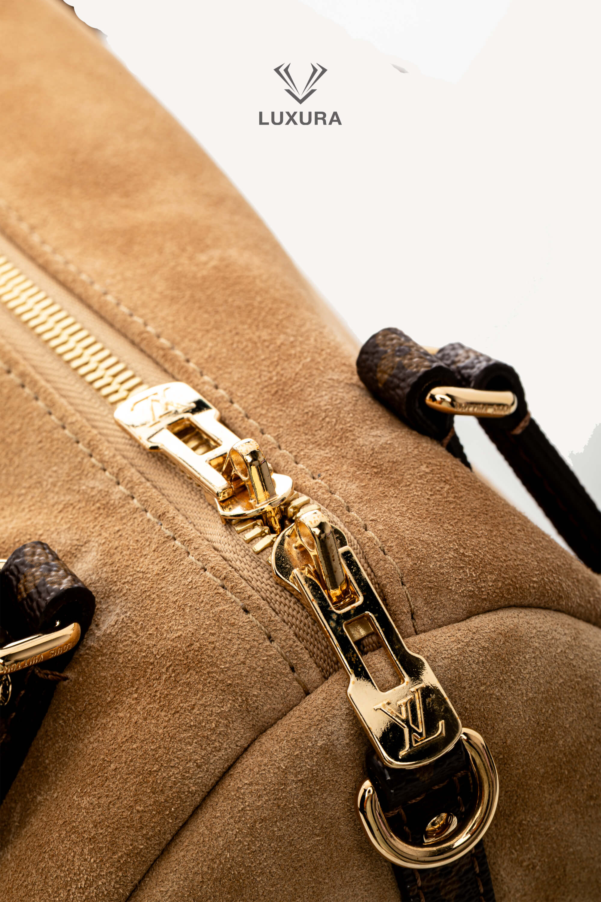 <span style="font-size: 10px;letter-spacing: .15em">NEW COLLECTION</span><br> <strong>LOUIS VUITTON</strong><br> <div style="margin-top:10px;font-size:16px">Express MM Noisette M26358</div><br> - Image 8