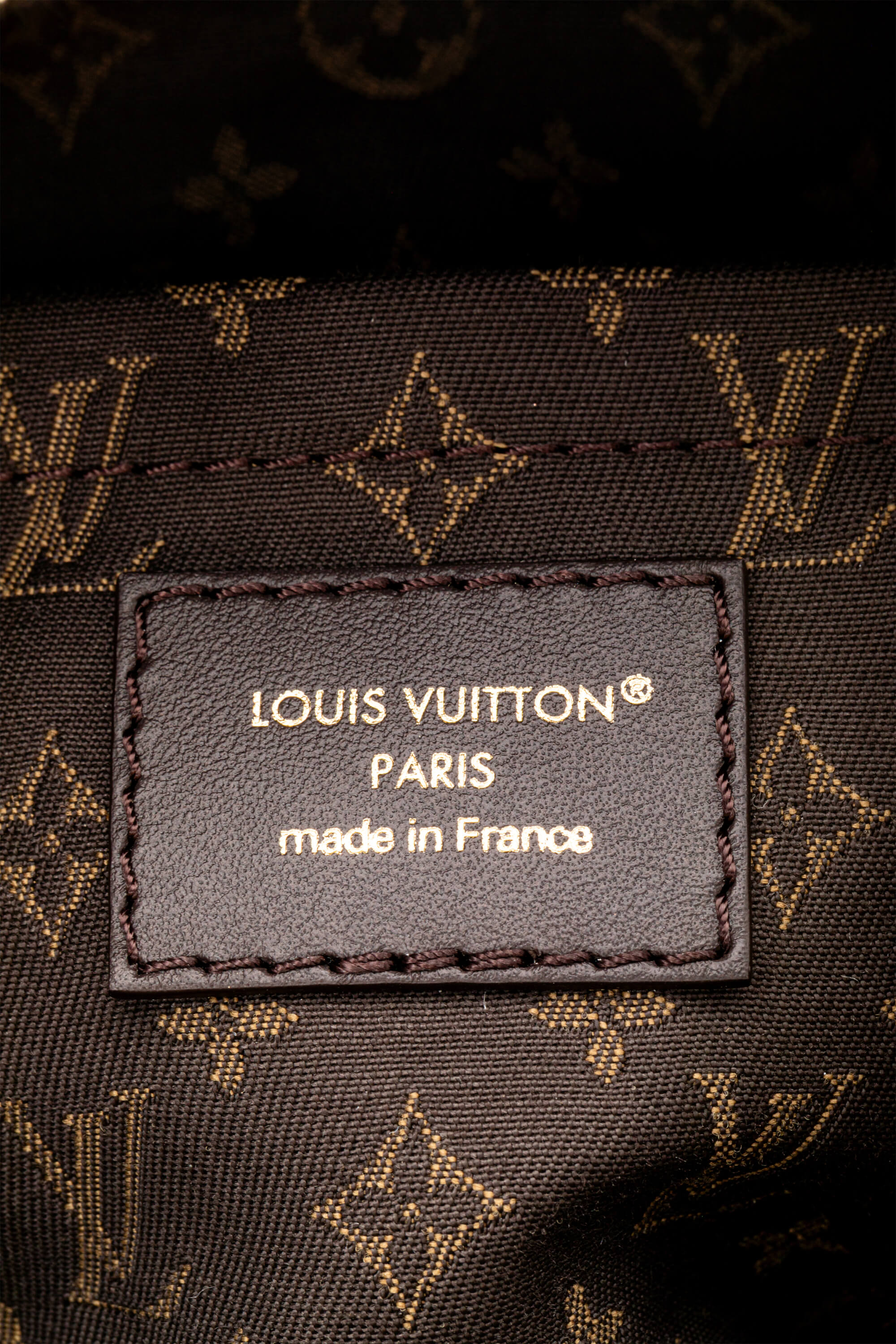 <span style="font-size: 10px;letter-spacing: .15em">NEW COLLECTION</span><br> <strong>LOUIS VUITTON</strong><br> <div style="margin-top:10px;font-size:16px">Express MM Noisette M26358</div><br> - Image 15