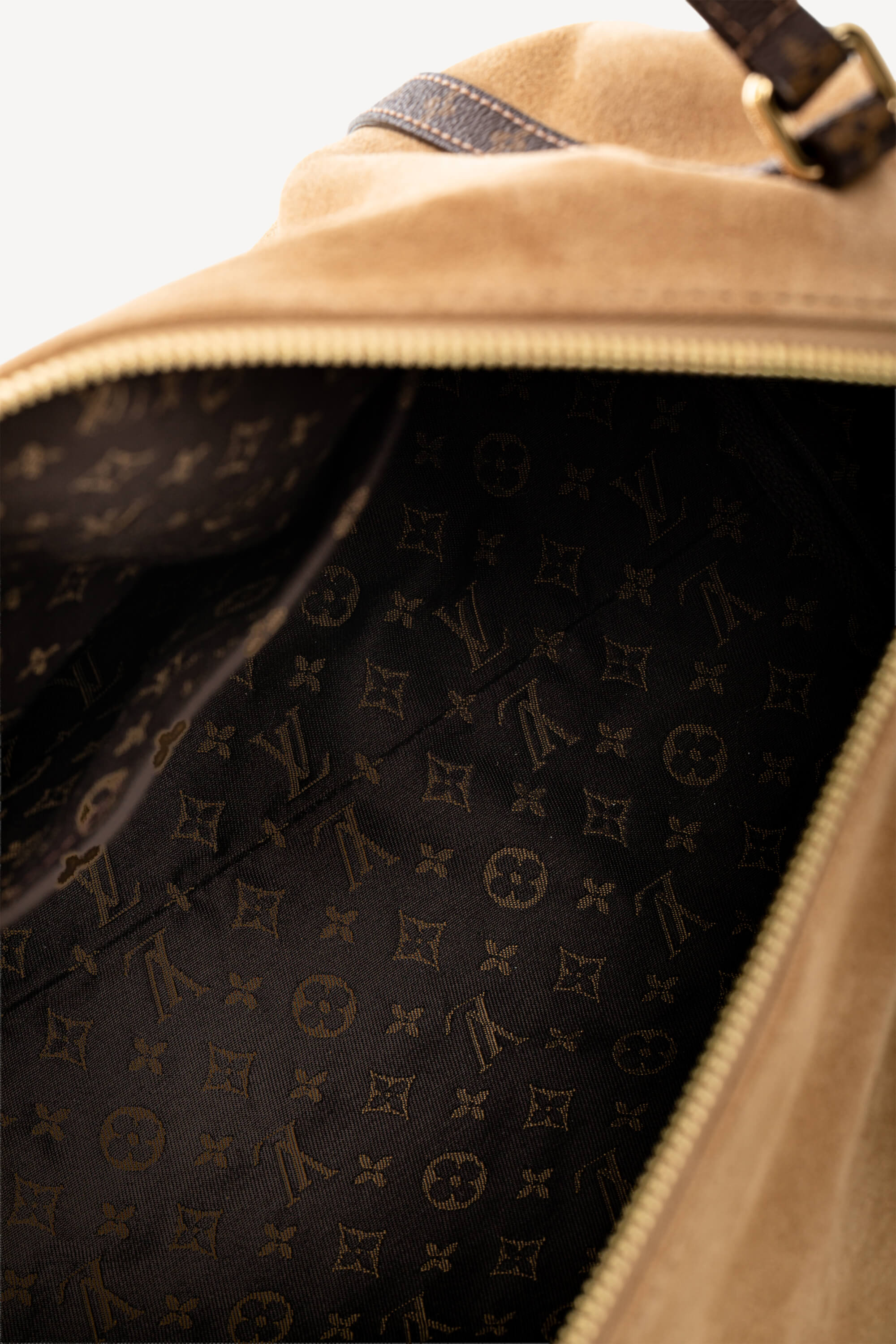<span style="font-size: 10px;letter-spacing: .15em">NEW COLLECTION</span><br> <strong>LOUIS VUITTON</strong><br> <div style="margin-top:10px;font-size:16px">Express MM Noisette M26358</div><br> - Image 18