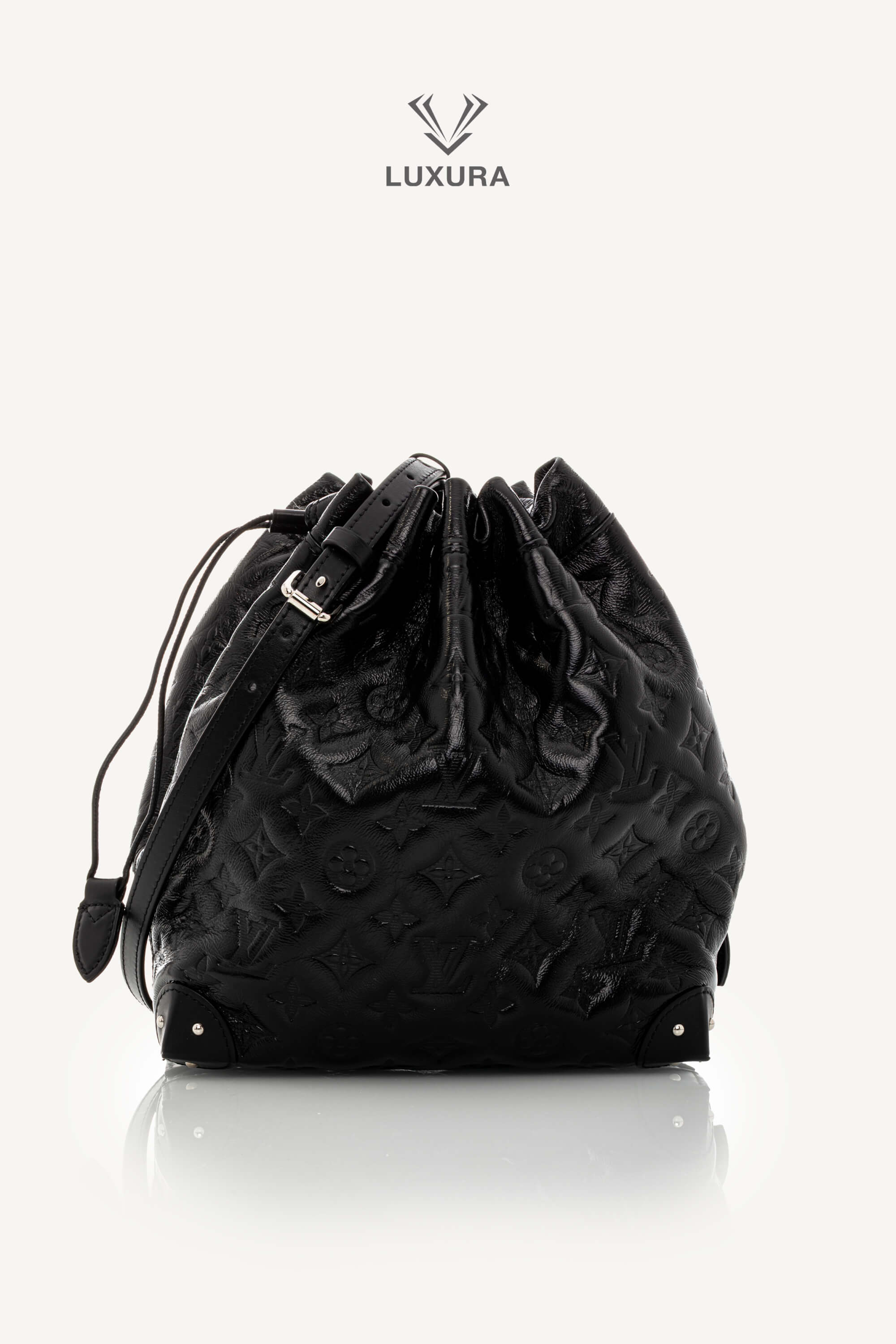 <span style="font-size: 10px;letter-spacing: .15em">HARD TO FIND</span><br> <strong>LOUIS VUITTON</strong><br> <div style="margin-top:10px;font-size:16px">Noe Trunk PM Coussin M13484 - Discontinued Product</div><br> - Image 4
