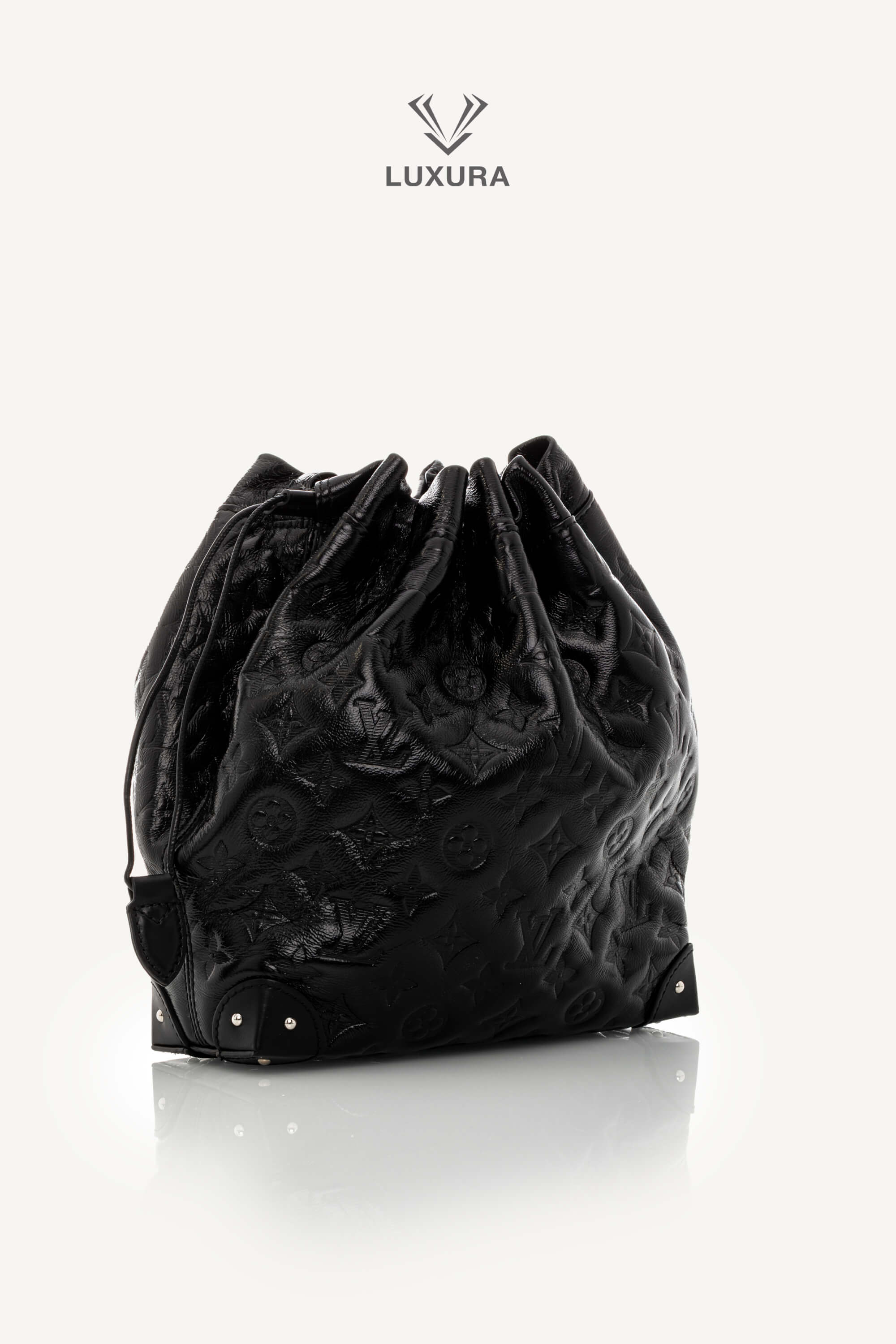 <span style="font-size: 10px;letter-spacing: .15em">HARD TO FIND</span><br> <strong>LOUIS VUITTON</strong><br> <div style="margin-top:10px;font-size:16px">Noe Trunk PM Coussin M13484 - Discontinued Product</div><br> - Image 3