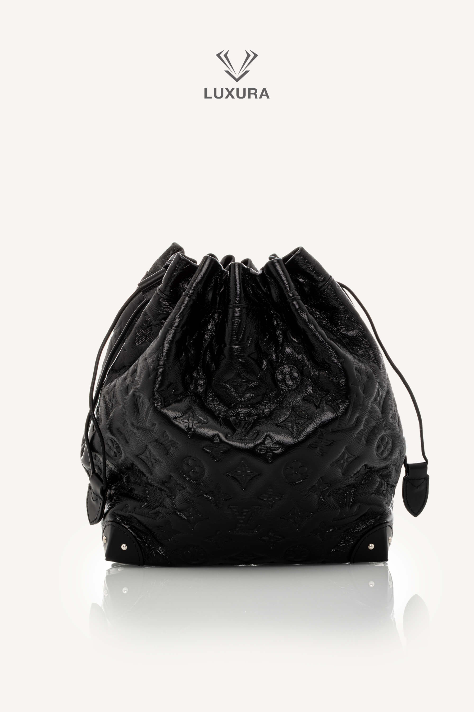 <span style="font-size: 10px;letter-spacing: .15em">HARD TO FIND</span><br> <strong>LOUIS VUITTON</strong><br> <div style="margin-top:10px;font-size:16px">Noe Trunk PM Coussin M13484 - Discontinued Product</div><br> - Image 6