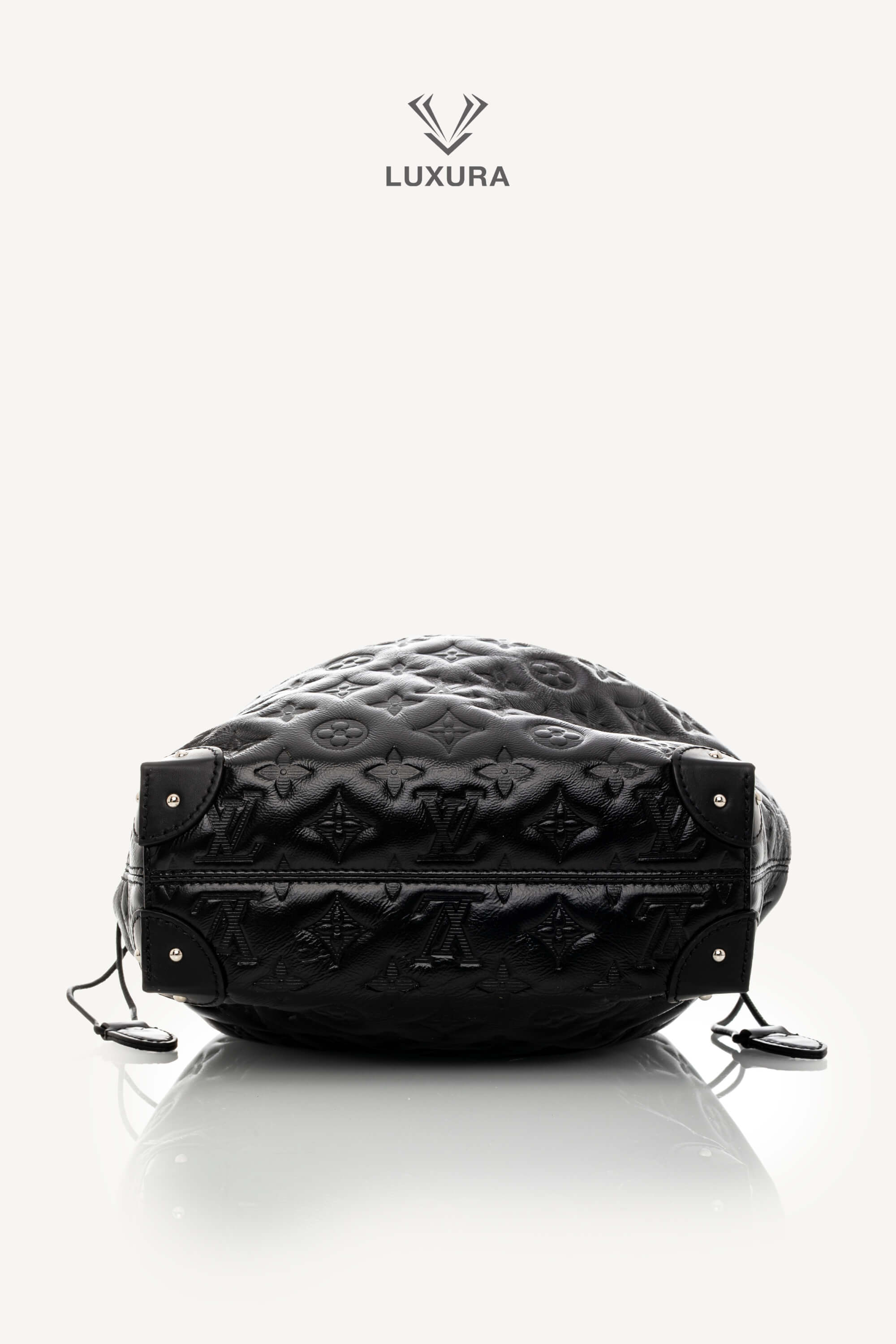 <span style="font-size: 10px;letter-spacing: .15em">HARD TO FIND</span><br> <strong>LOUIS VUITTON</strong><br> <div style="margin-top:10px;font-size:16px">Noe Trunk PM Coussin M13484 - Discontinued Product</div><br> - Image 20