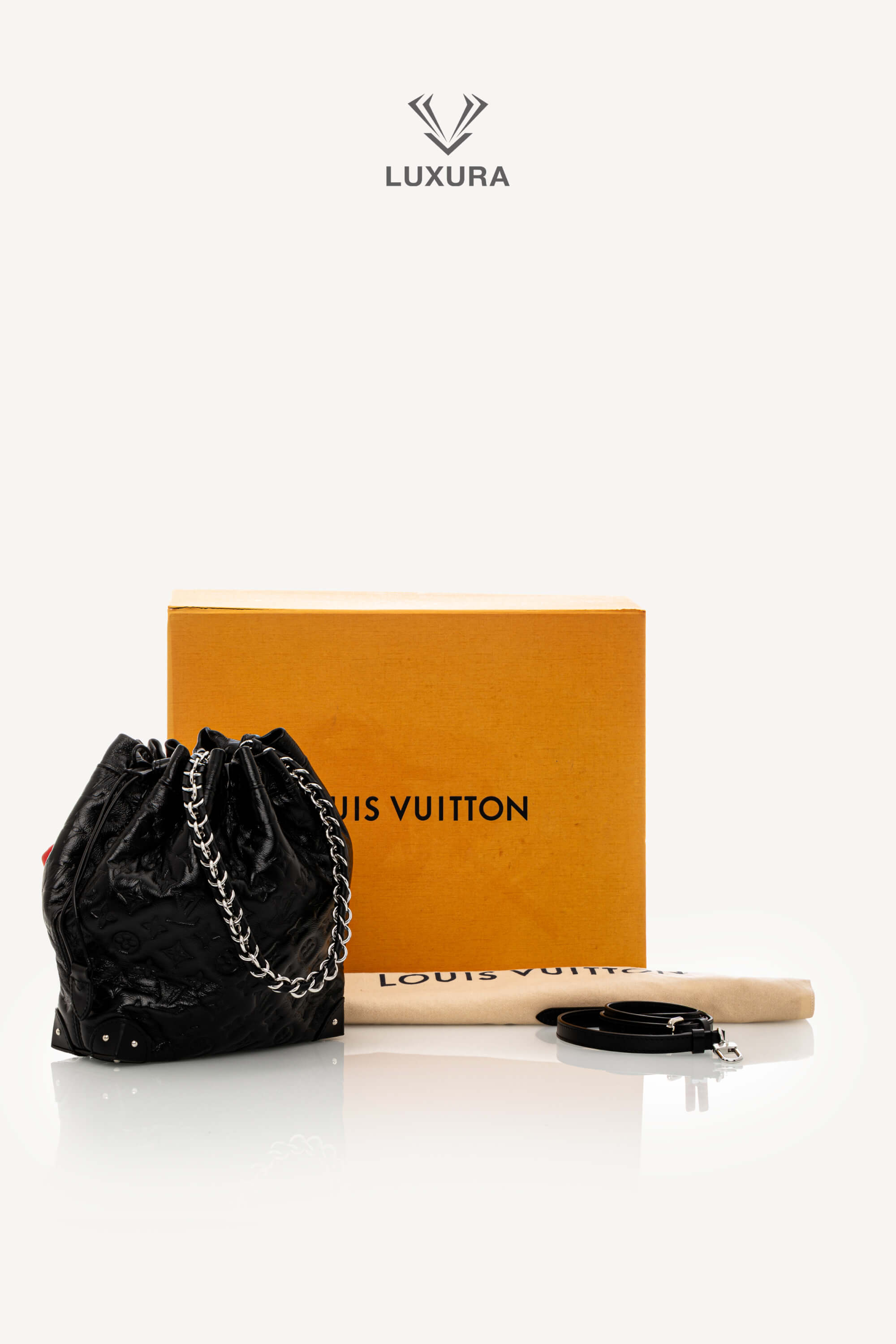 <span style="font-size: 10px;letter-spacing: .15em">HARD TO FIND</span><br> <strong>LOUIS VUITTON</strong><br> <div style="margin-top:10px;font-size:16px">Noe Trunk PM Coussin M13484 - Discontinued Product</div><br> - Image 2