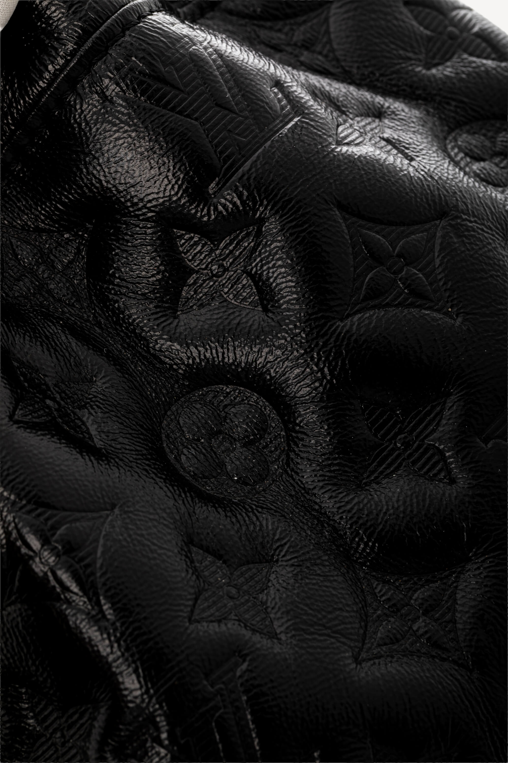 <span style="font-size: 10px;letter-spacing: .15em">HARD TO FIND</span><br> <strong>LOUIS VUITTON</strong><br> <div style="margin-top:10px;font-size:16px">Noe Trunk PM Coussin M13484 - Discontinued Product</div><br> - Image 12