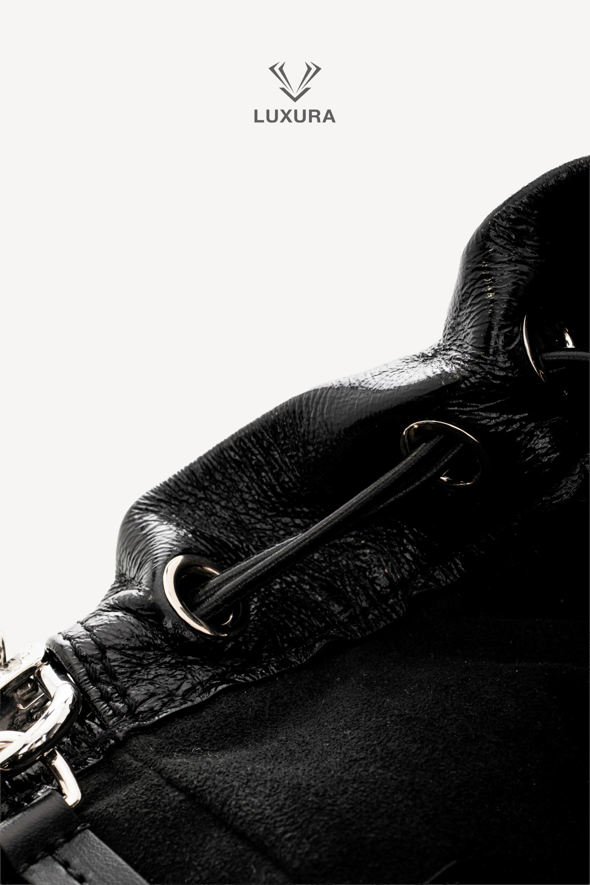 <span style="font-size: 10px;letter-spacing: .15em">HARD TO FIND</span><br> <strong>LOUIS VUITTON</strong><br> <div style="margin-top:10px;font-size:16px">Noe Trunk PM Coussin M13484 - Discontinued Product</div><br> - Image 17
