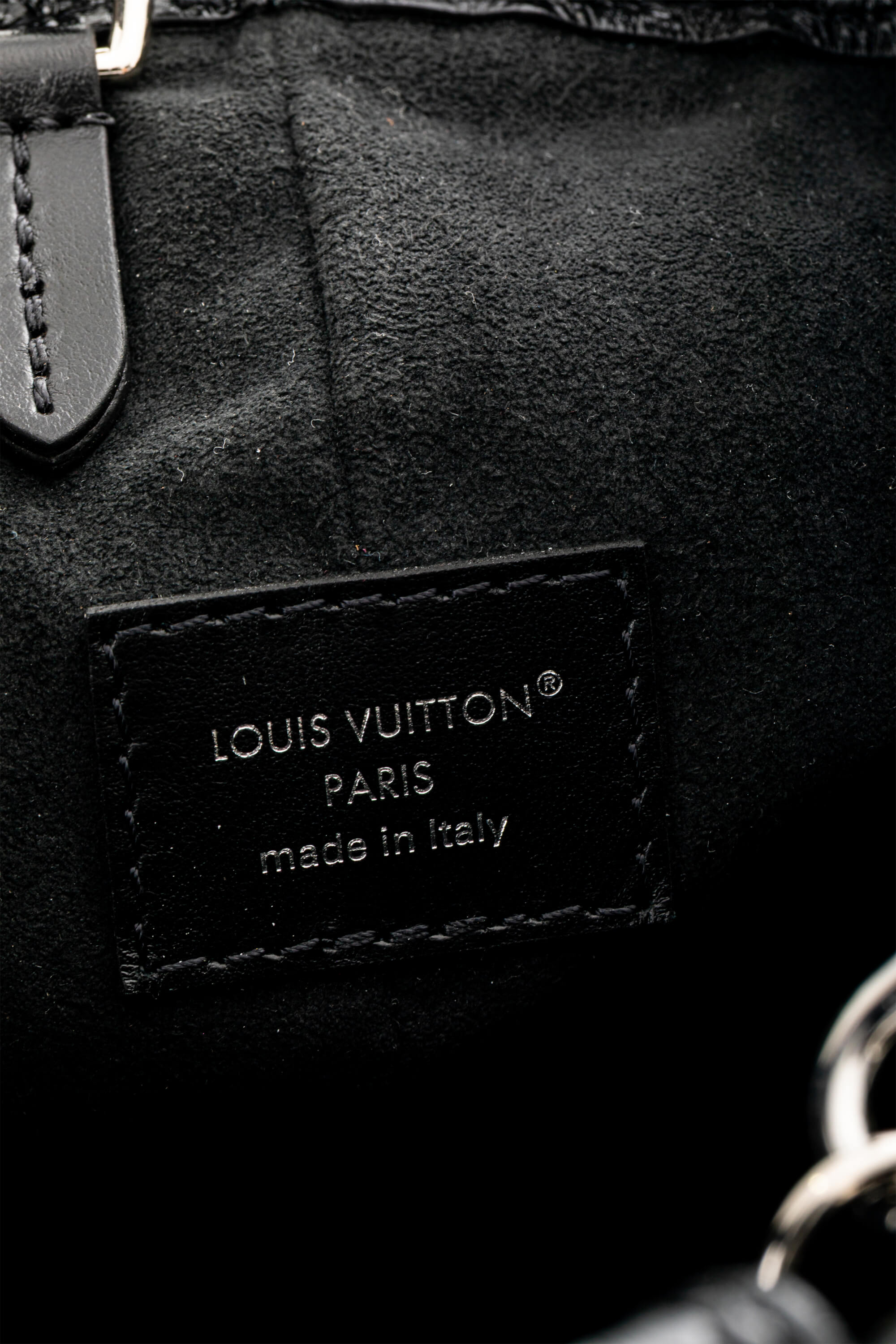 <span style="font-size: 10px;letter-spacing: .15em">HARD TO FIND</span><br> <strong>LOUIS VUITTON</strong><br> <div style="margin-top:10px;font-size:16px">Noe Trunk PM Coussin M13484 - Discontinued Product</div><br> - Image 14