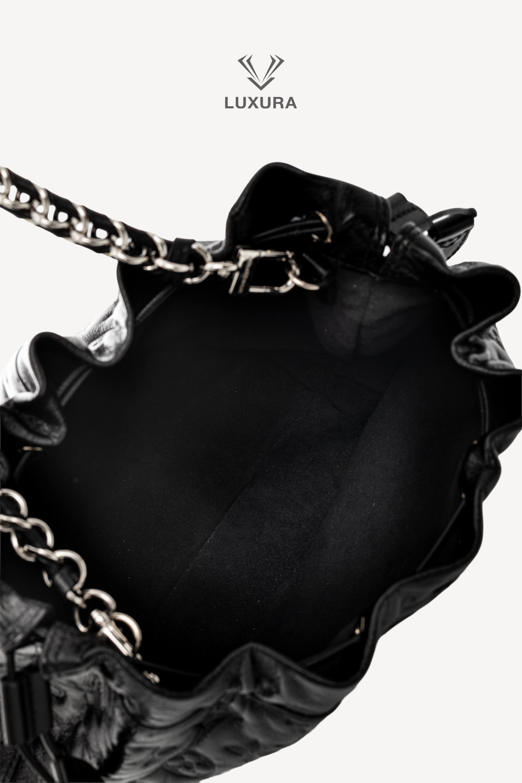 <span style="font-size: 10px;letter-spacing: .15em">HARD TO FIND</span><br> <strong>LOUIS VUITTON</strong><br> <div style="margin-top:10px;font-size:16px">Noe Trunk PM Coussin M13484 - Discontinued Product</div><br> - Image 7